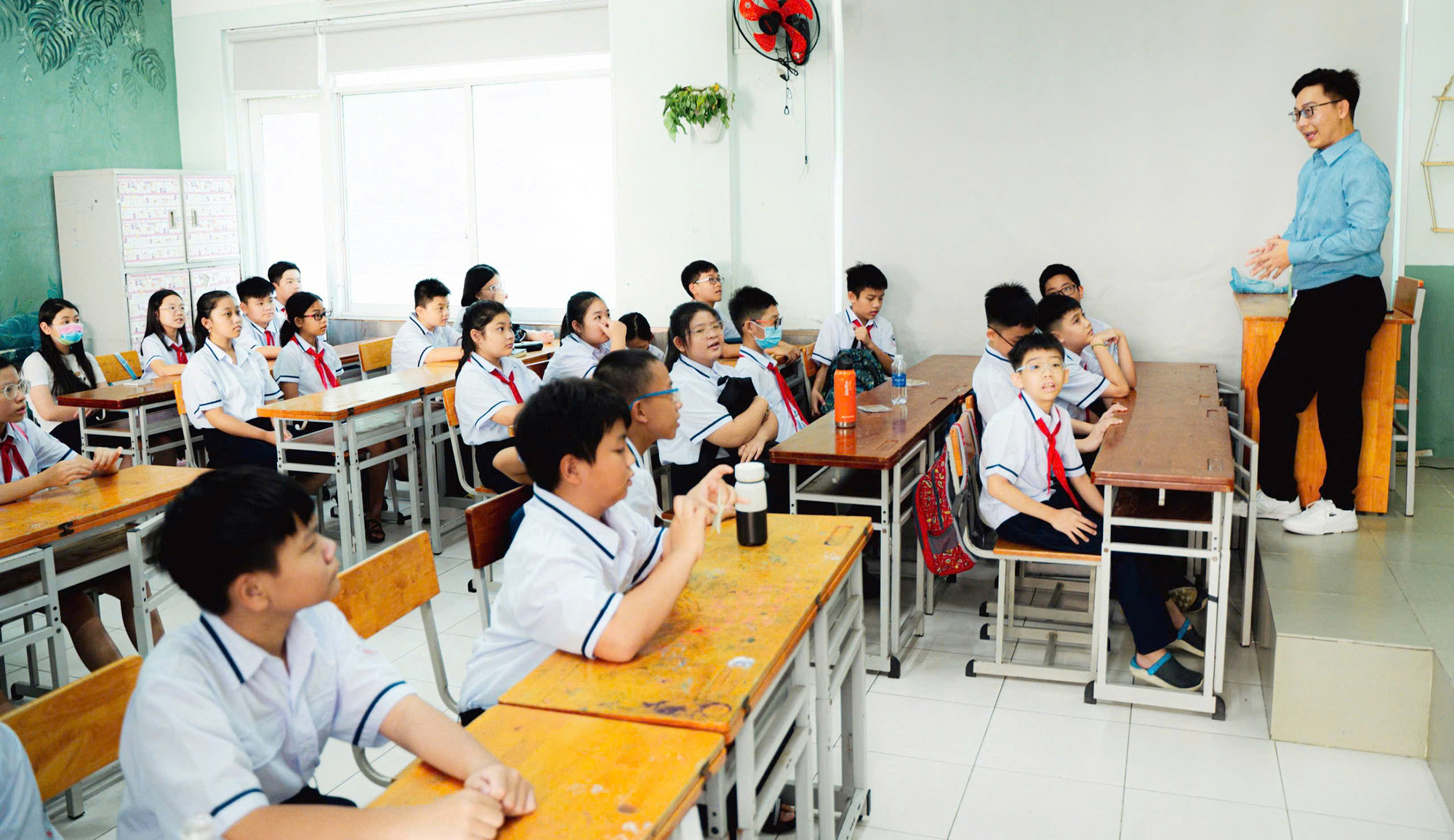Luật Nhà giáo: Nâng thu nhập, vị thế người thầy - Ảnh 6. Luật Nhà giáo: Nâng thu nhập, vị thế người thầy - Ảnh 5.