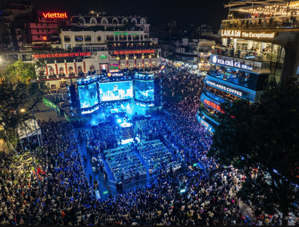 Anh Tú, Rhyder khiến khán giả Hà Nội xốn xang- Ảnh 7. Anh Tú, Rhyder khiến khán giả Hà Nội xốn xang- Ảnh 7.