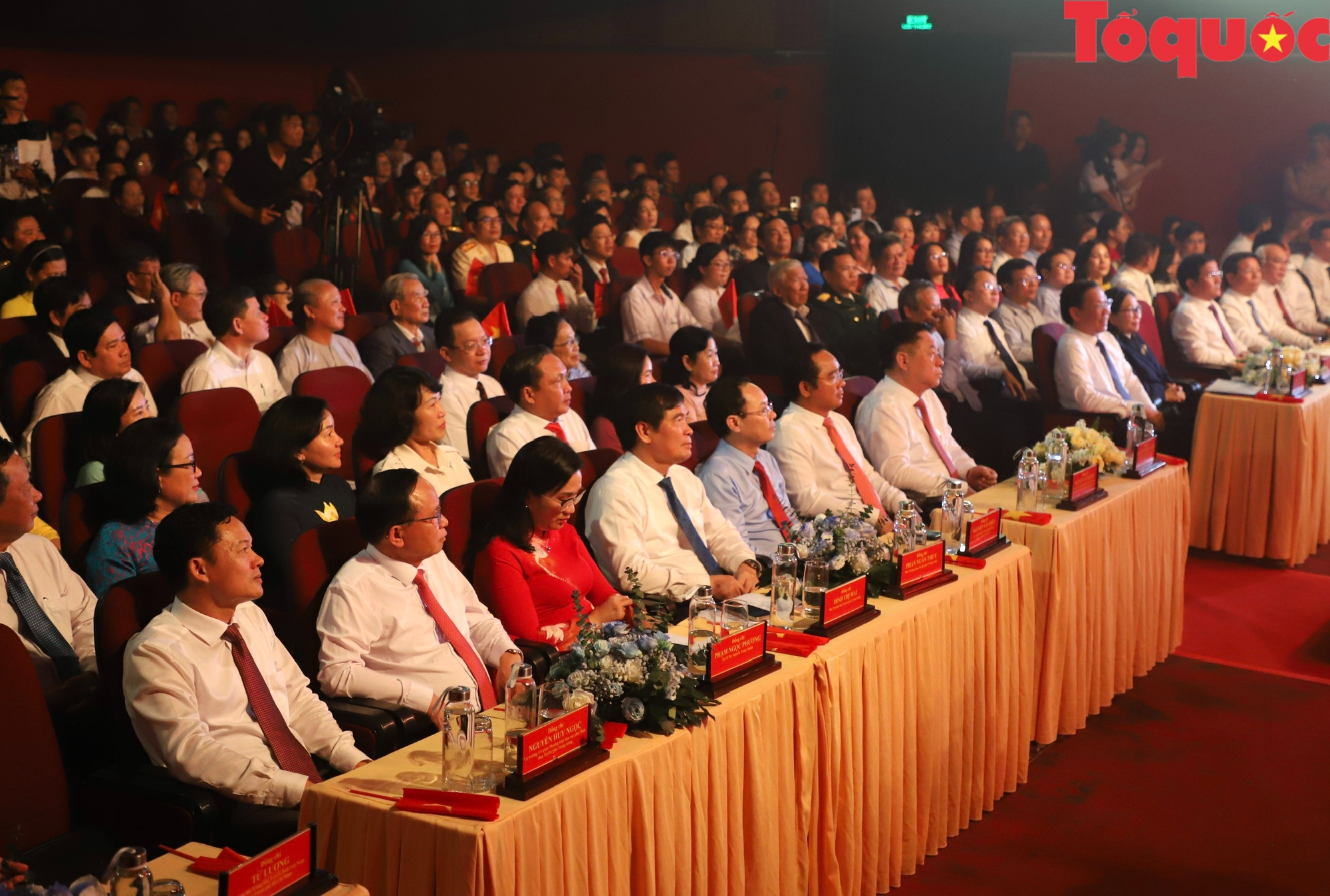 Vinh danh các điển hình tiêu biểu trong học tập và làm theo tư tưởng, đạo đức, phong cách Hồ Chí Minh phía Nam - Ảnh 2. Vinh danh các điển hình tiêu biểu trong học tập và làm theo tư tưởng, đạo đức, phong cách Hồ Chí Minh phía Nam - Ảnh 2.