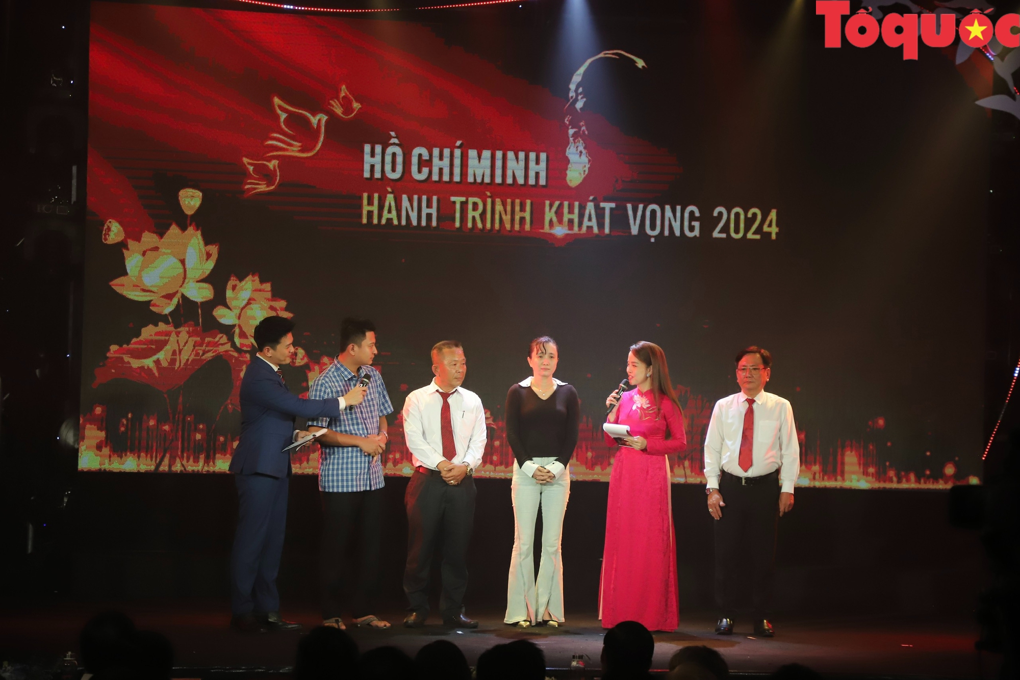 Vinh danh các điển hình tiêu biểu trong học tập và làm theo tư tưởng, đạo đức, phong cách Hồ Chí Minh phía Nam - Ảnh 4. Vinh danh các điển hình tiêu biểu trong học tập và làm theo tư tưởng, đạo đức, phong cách Hồ Chí Minh phía Nam - Ảnh 4.