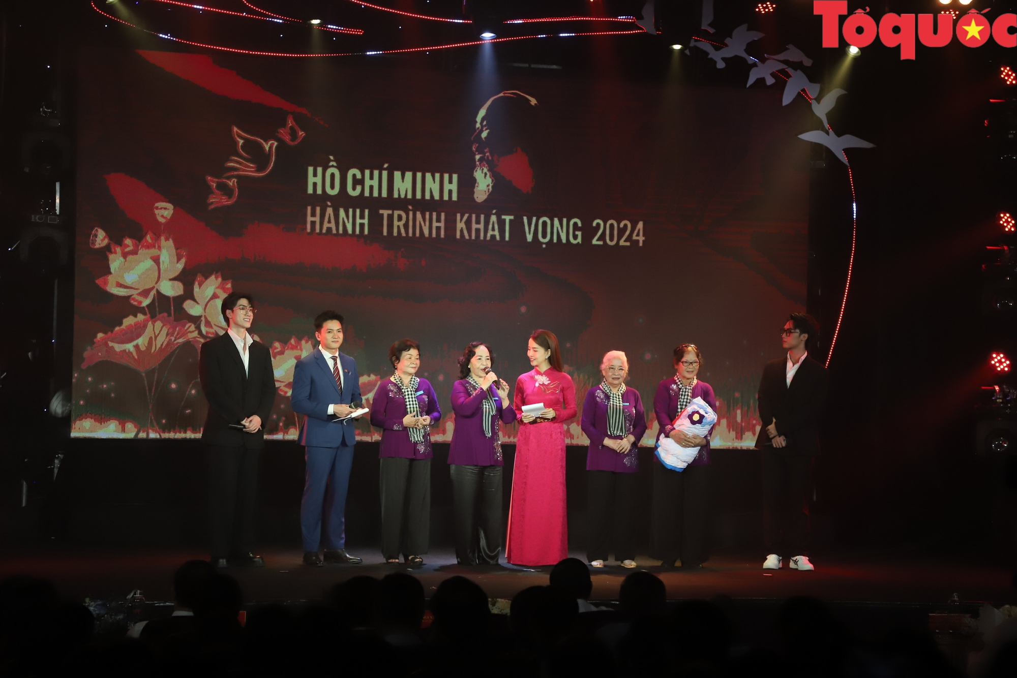 Vinh danh các điển hình tiêu biểu trong học tập và làm theo tư tưởng, đạo đức, phong cách Hồ Chí Minh phía Nam - Ảnh 5. Vinh danh các điển hình tiêu biểu trong học tập và làm theo tư tưởng, đạo đức, phong cách Hồ Chí Minh phía Nam - Ảnh 5.