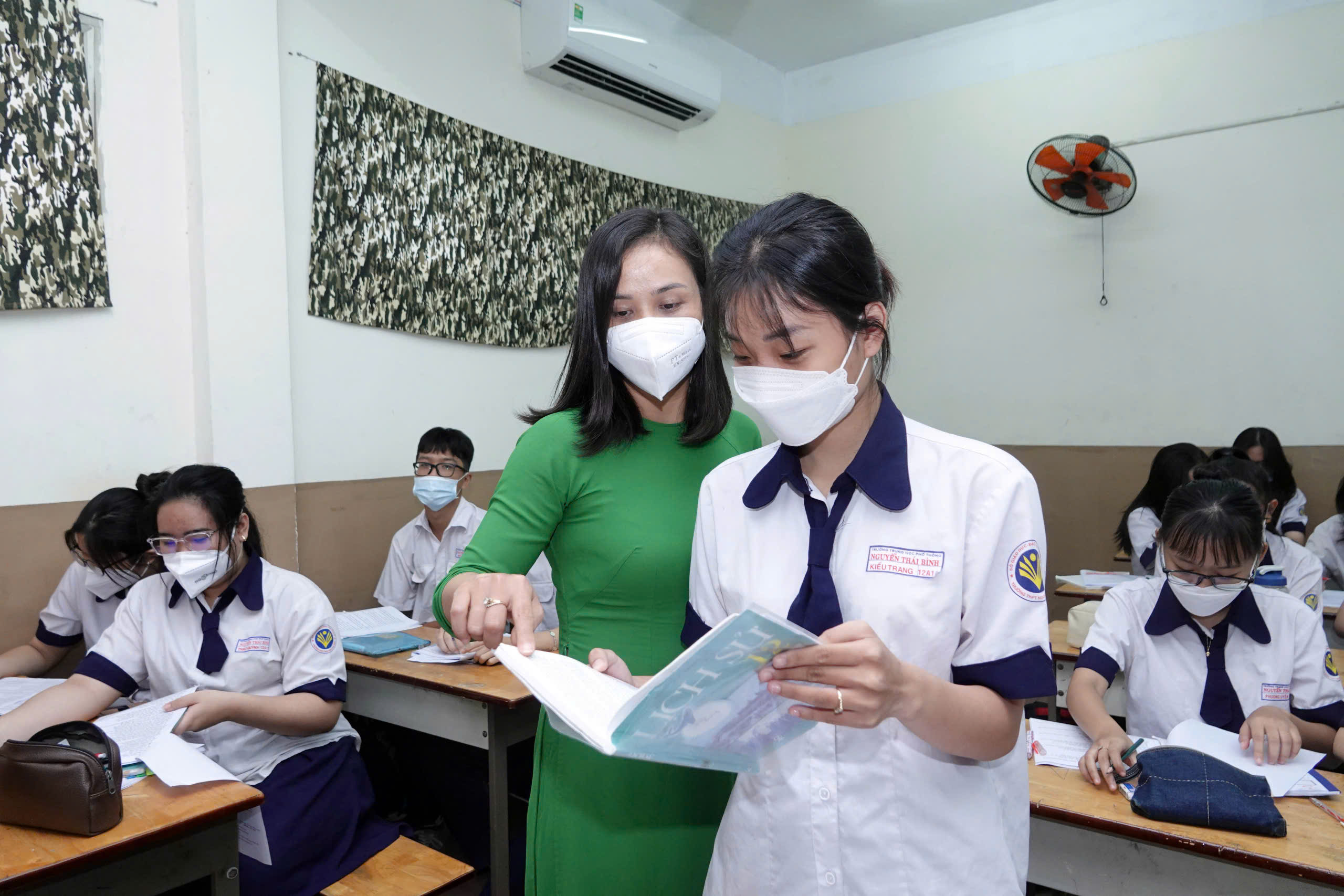 Luật nhà giáo để giáo viên thật sự là lương sư- Ảnh 2. Luật nhà giáo để giáo viên thật sự là lương sư- Ảnh 2.
