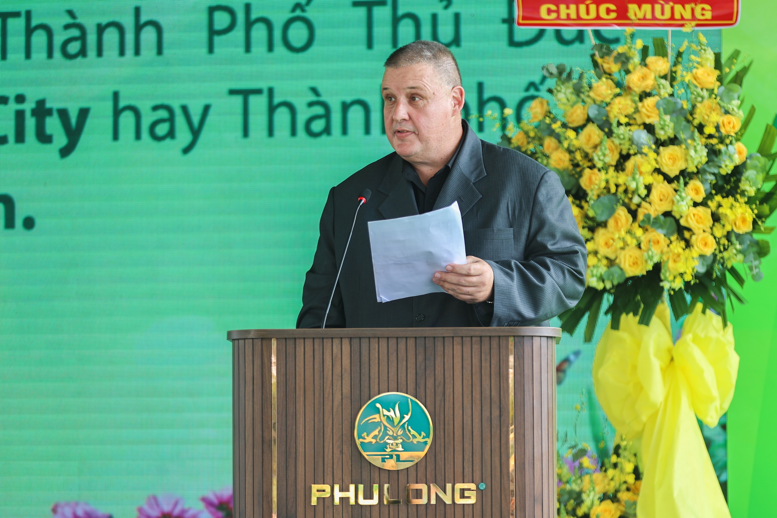 Ông Anthony Simon Dowden - Phó Tổng Giám đốc Công ty Phú Long phát biểu tại sự kiện Ông Anthony Simon Dowden - Phó Tổng Giám đốc Công ty Phú Long phát biểu tại sự kiện
