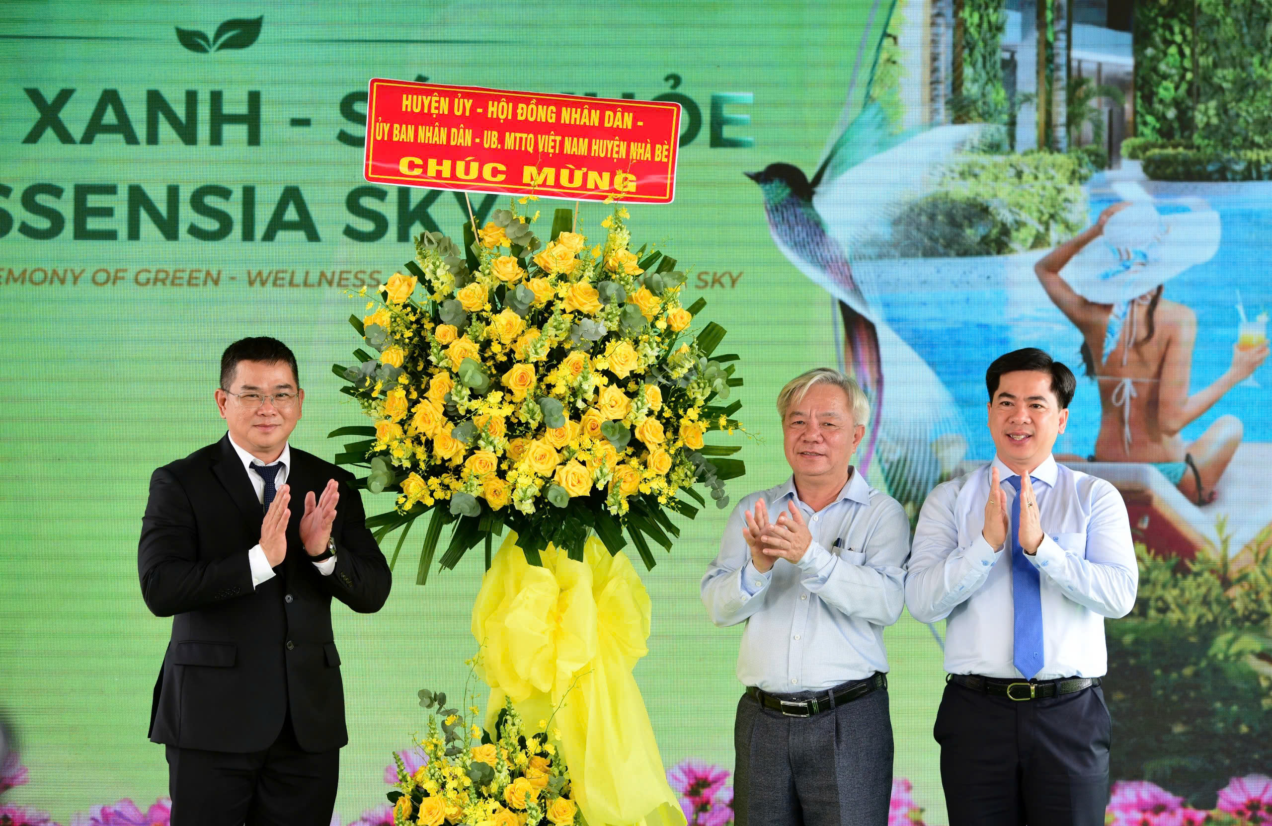 Lãnh đạo huyện Nhà Bè chúc mừng Công ty Phú Long khởi công dự án. Lãnh đạo huyện Nhà Bè chúc mừng Công ty Phú Long khởi công dự án.