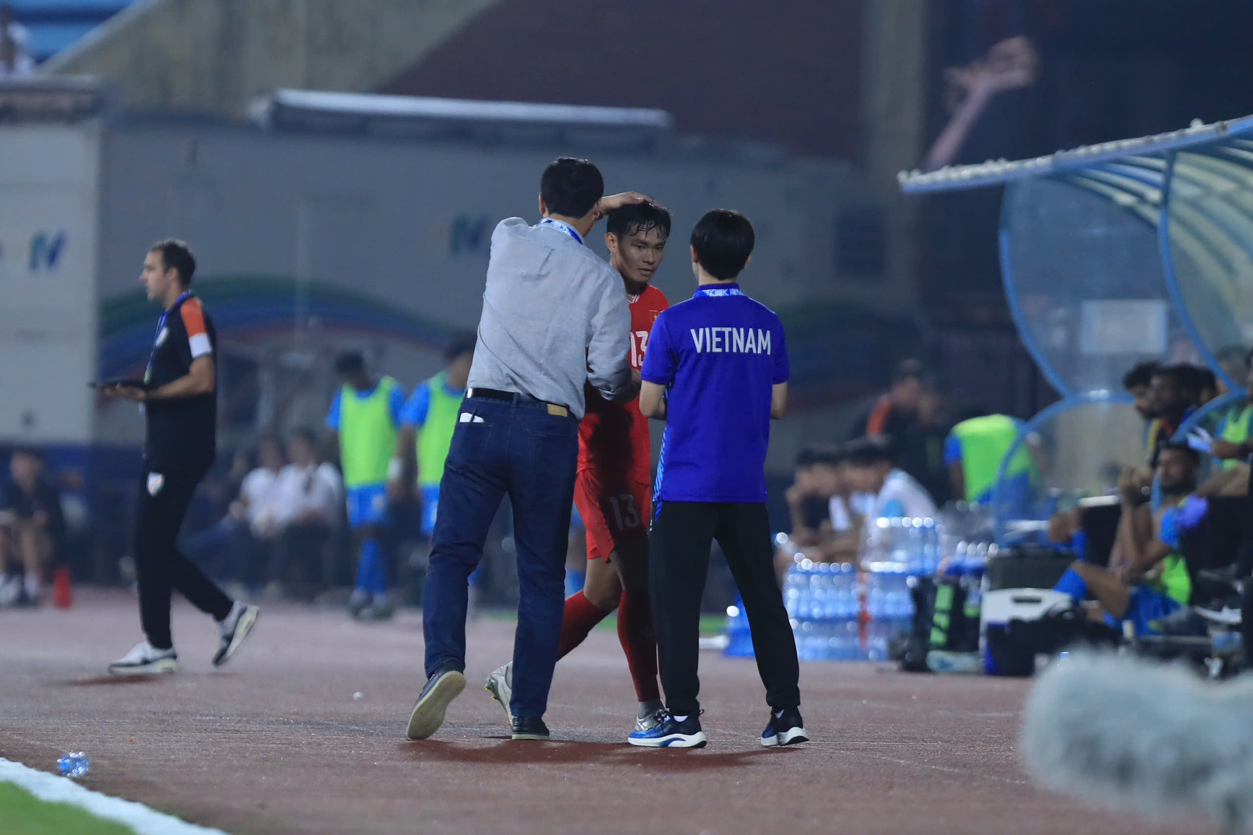 HLV Kim Sang-sik cảm ơn Nguyễn Văn Quyết, tiết lộ một điều về Quế Ngọc Hải- Ảnh 2. HLV Kim Sang-sik cảm ơn Nguyễn Văn Quyết, tiết lộ một điều về Quế Ngọc Hải- Ảnh 2.