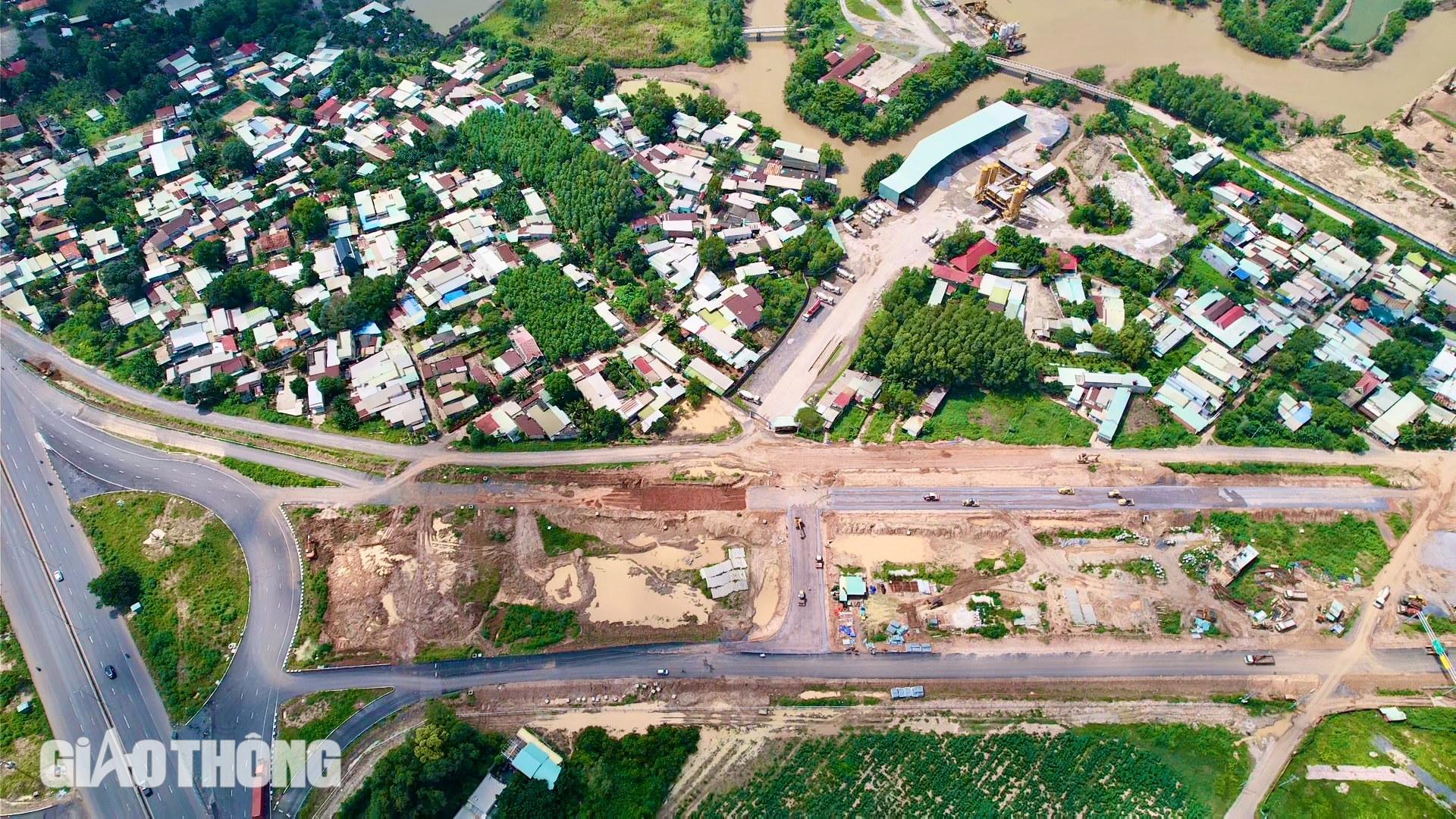 Chiêm ngưỡng đoạn cao tốc Bến Lức - Long Thành xuyên rừng ngập mặn đang hoàn thiện- Ảnh 3. Chiêm ngưỡng đoạn cao tốc Bến Lức - Long Thành xuyên rừng ngập mặn đang hoàn thiện- Ảnh 3.