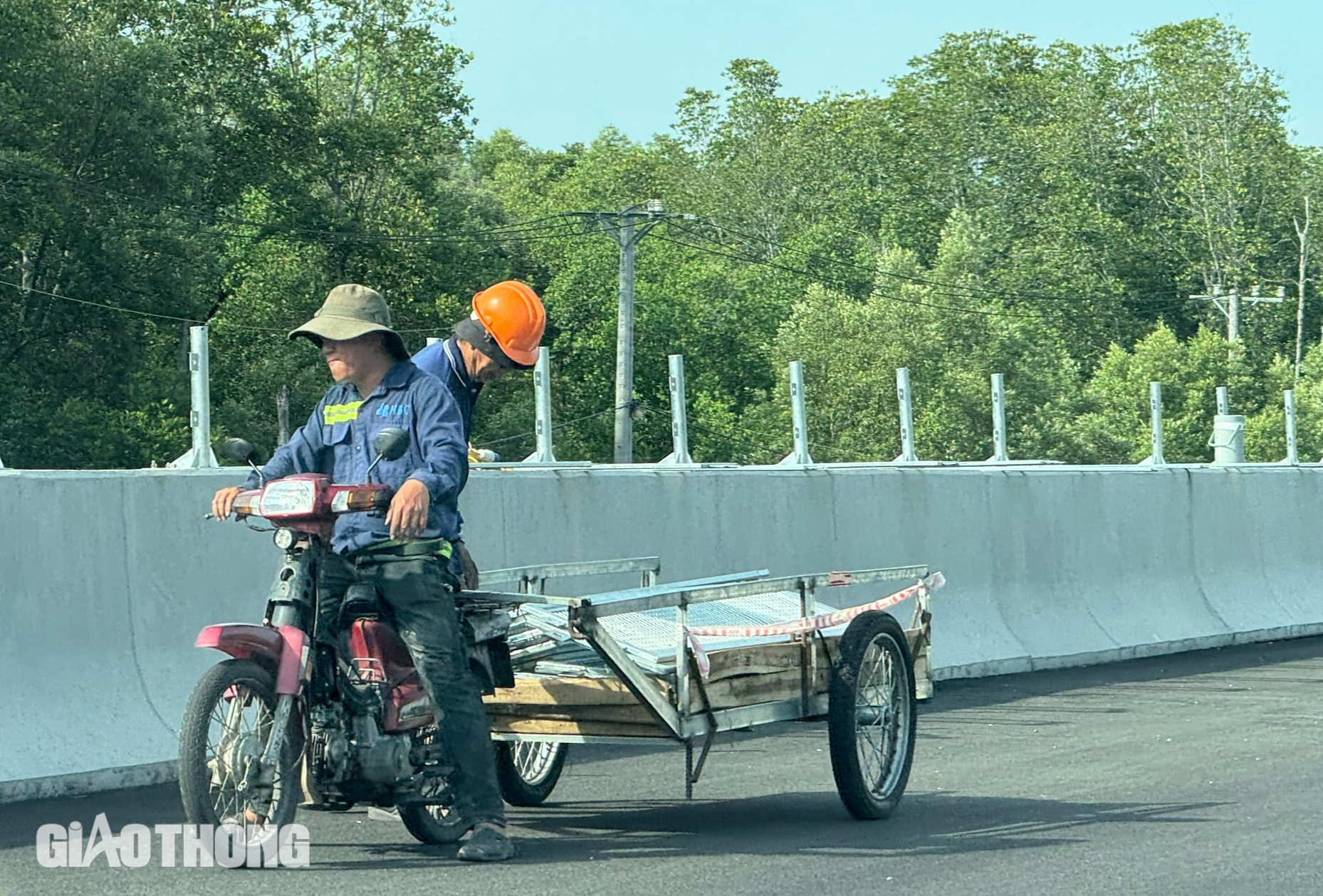 Chiêm ngưỡng đoạn cao tốc Bến Lức - Long Thành xuyên rừng ngập mặn đang hoàn thiện- Ảnh 6. Chiêm ngưỡng đoạn cao tốc Bến Lức - Long Thành xuyên rừng ngập mặn đang hoàn thiện- Ảnh 6.