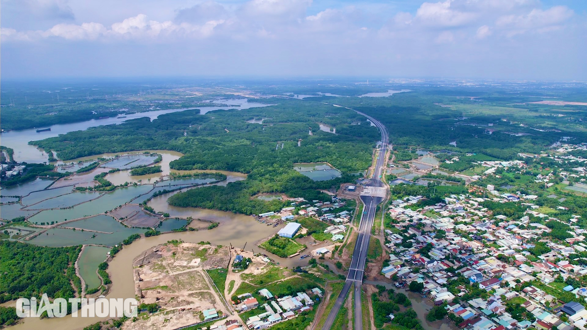 Chiêm ngưỡng đoạn cao tốc Bến Lức - Long Thành xuyên rừng ngập mặn đang hoàn thiện- Ảnh 13. Chiêm ngưỡng đoạn cao tốc Bến Lức - Long Thành xuyên rừng ngập mặn đang hoàn thiện- Ảnh 13.