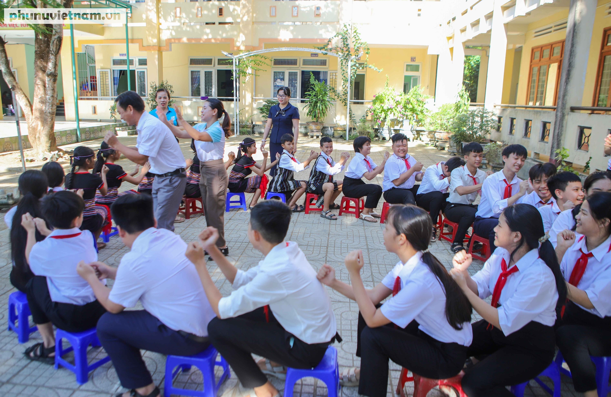 CLB "Thủ lĩnh của sự thay đổi" giúp trẻ em dân tộc thiểu số tự tin vững bước- Ảnh 3. CLB "Thủ lĩnh của sự thay đổi" giúp trẻ em dân tộc thiểu số tự tin vững bước- Ảnh 3.
