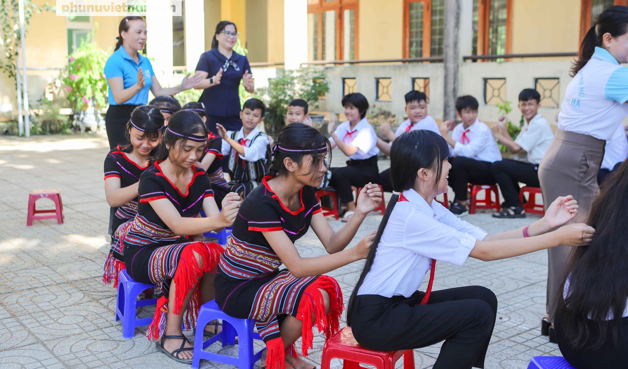 CLB "Thủ lĩnh của sự thay đổi" giúp trẻ em dân tộc thiểu số tự tin vững bước- Ảnh 4. CLB "Thủ lĩnh của sự thay đổi" giúp trẻ em dân tộc thiểu số tự tin vững bước- Ảnh 4.
