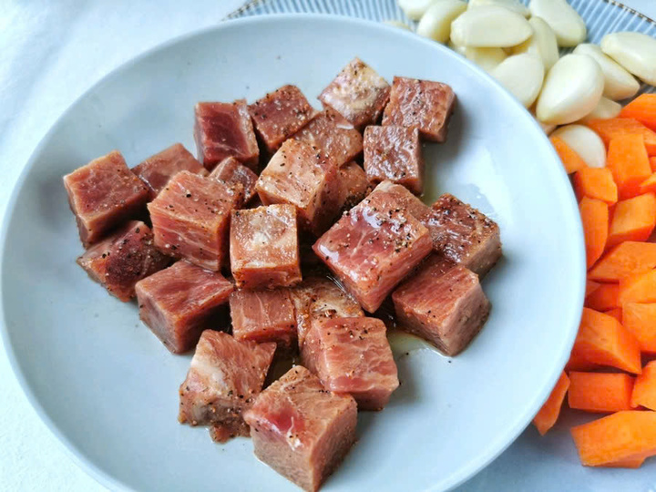 Cách làm bò lúc lắc bơ tỏi thơm ngon, đậm vị - Ảnh 4. Cách làm bò lúc lắc bơ tỏi thơm ngon, đậm vị - Ảnh 4.