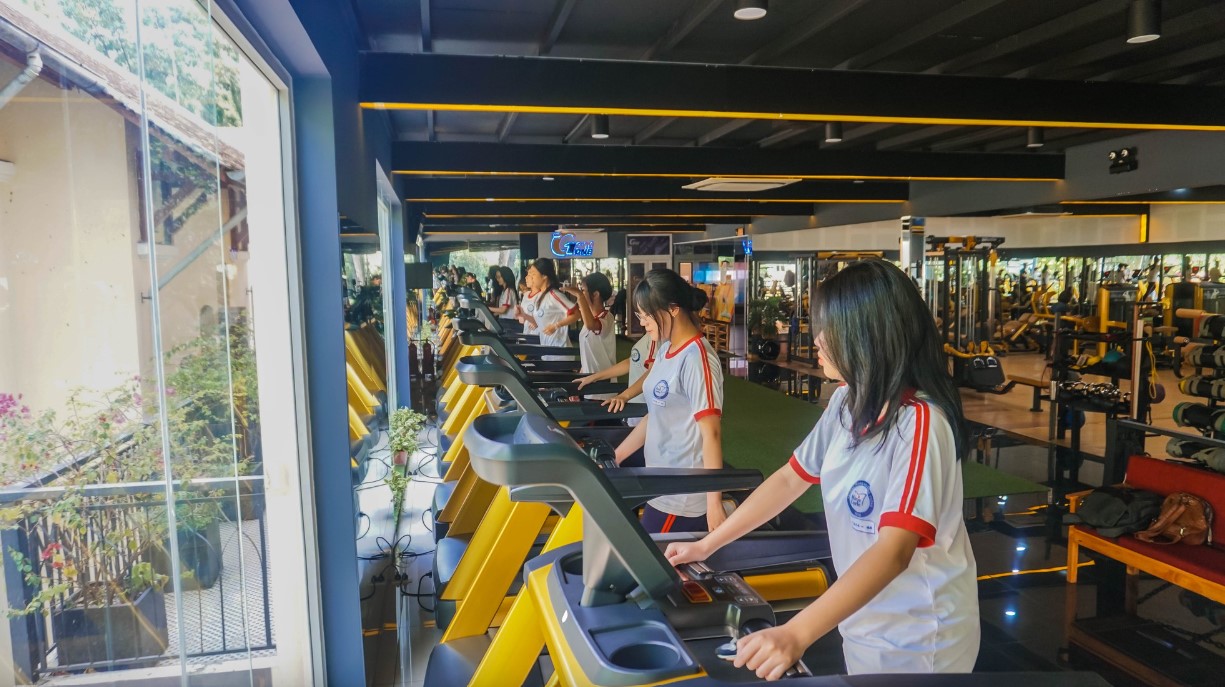 Học sinh TP HCM thích thú với môn thể thao hot trend pickleball- Ảnh 11. Học sinh TP HCM thích thú với môn thể thao hot trend pickleball- Ảnh 11.
