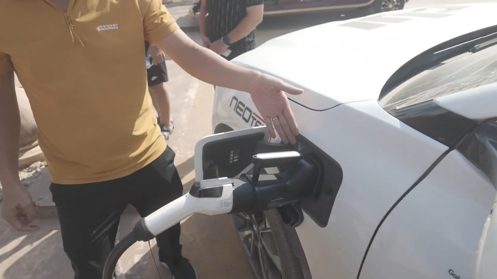Hành trình chinh phục Tây Tạng của đoàn VinFast VF 8: vượt hố voi, đường ngập nước - 4 Hành trình chinh phục Tây Tạng của đoàn VinFast VF 8: vượt hố voi, đường ngập nước - 4