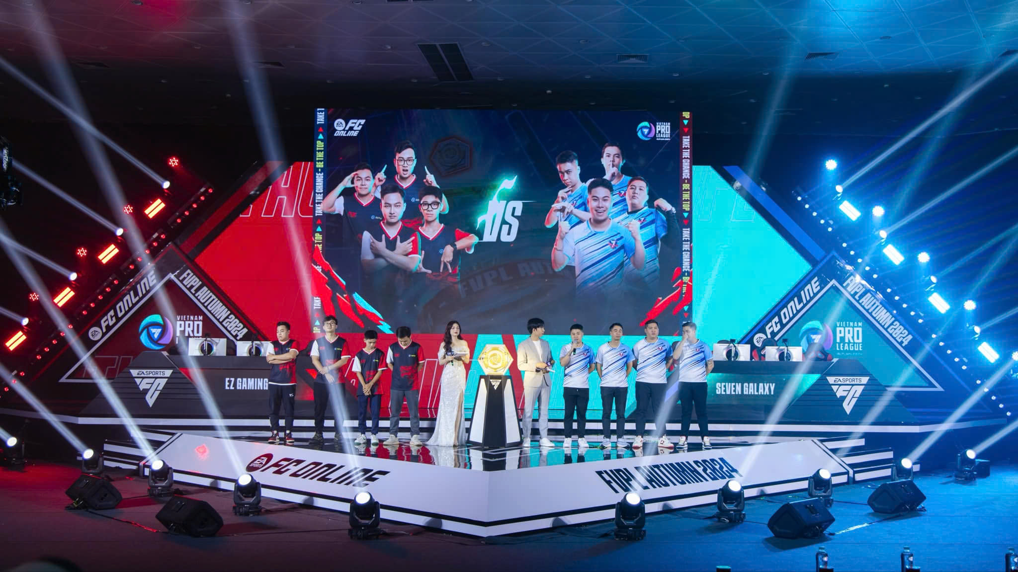 'Thần đồng' LHAT tỏa sáng, EZ Gaming lên ngôi trước sự chứng kiến của hơn 500.000 CĐV- Ảnh 2. 'Thần đồng' LHAT tỏa sáng, EZ Gaming lên ngôi trước sự chứng kiến của hơn 500.000 CĐV- Ảnh 2.