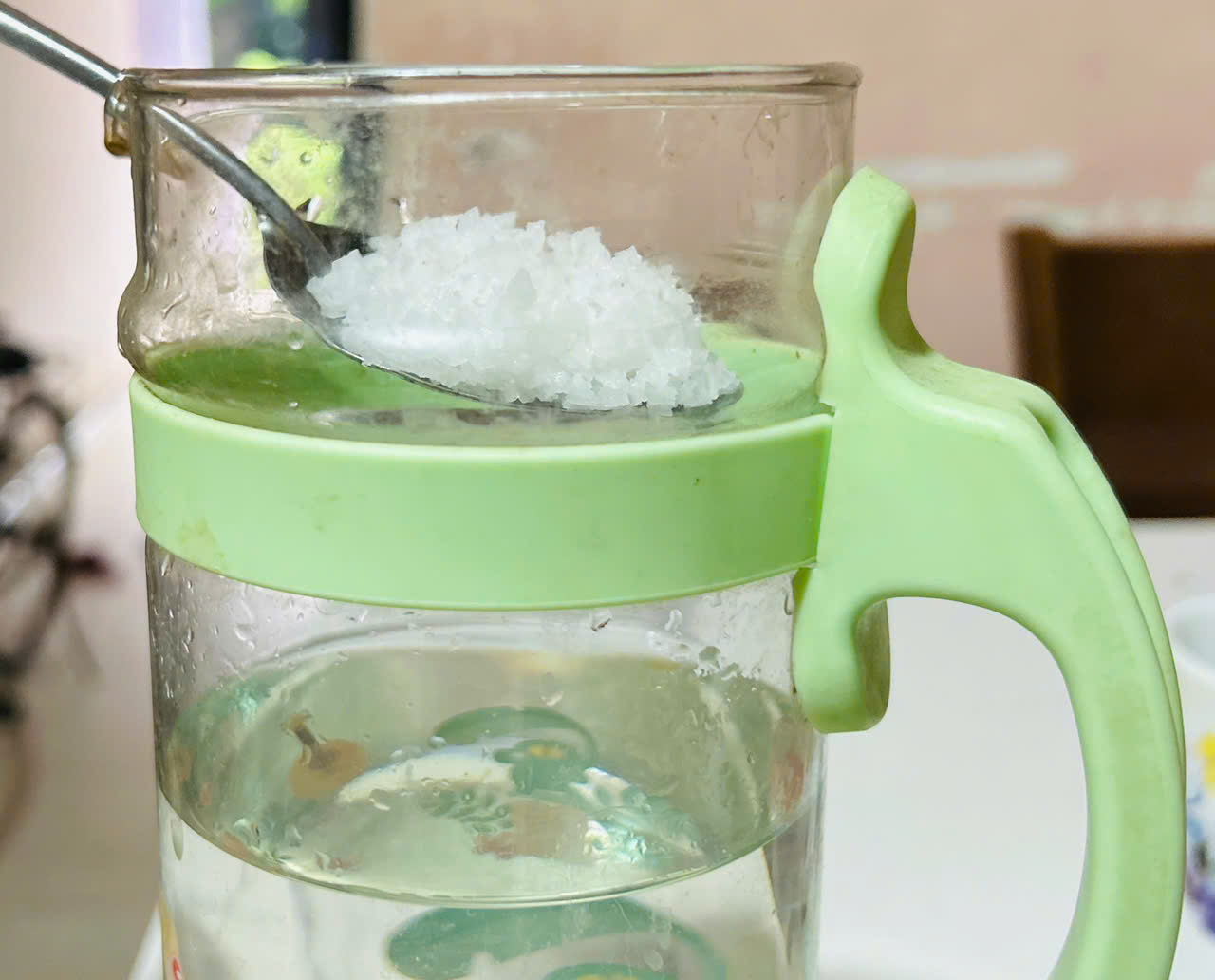 Sự thật về thải độc bằng nước muối: Hiệu quả hay rủi ro?- Ảnh 2. Sự thật về thải độc bằng nước muối: Hiệu quả hay rủi ro?- Ảnh 2.