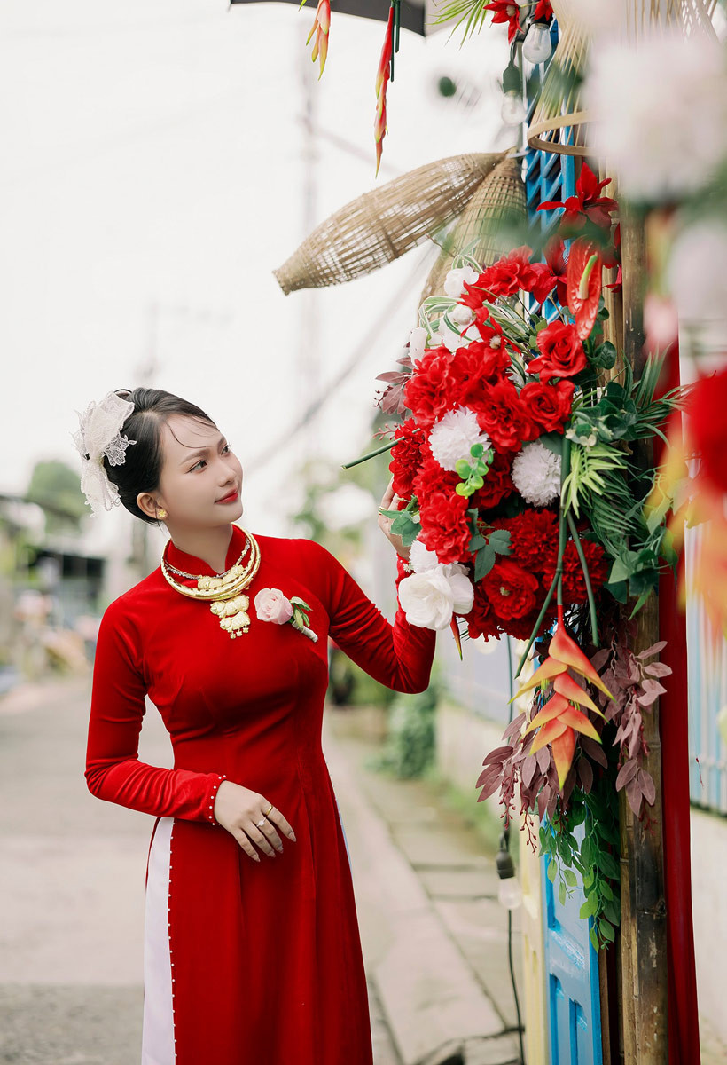 Chú rể Sóc Trăng 'đạo diễn' đám cưới phong cách lạ, cô dâu kém 12 tuổi sửng sốt - Ảnh 16. Chú rể Sóc Trăng 'đạo diễn' đám cưới phong cách lạ, cô dâu kém 12 tuổi sửng sốt - Ảnh 16.