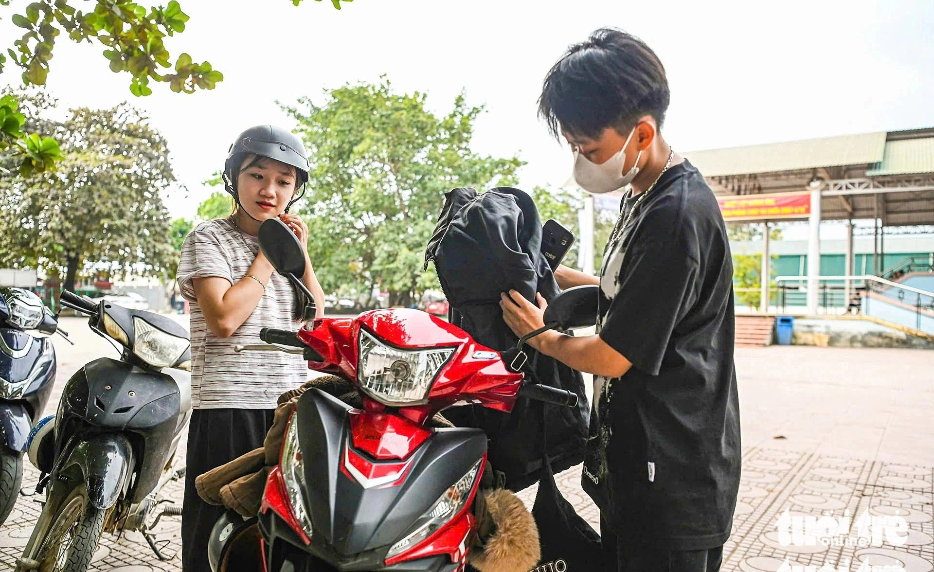 Từ vùng núi cao, SV 6 tỉnh Tây Bắc tụ hội tại Điện Biên nhận học bổng Tiếp sức đến trường - Ảnh 2. Nước mắt rơi trong lễ trao học bổng Tiếp sức đến trường SV Tây Bắc: Muốn góp thêm người tốt cho đời - Ảnh 10.
