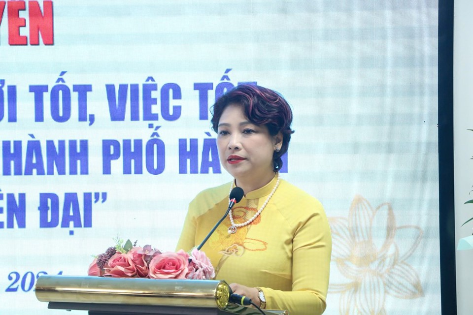 Tổng Biên tập Báo Phụ nữ Thủ đô Lê Quỳnh Trang phát biểu tại chương trình giao lưu