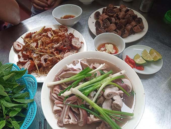 Những quán lòng lợn ngon nức tiếng quận Hà Đông, Hà Nội- Ảnh 2. Những quán lòng lợn ngon nức tiếng quận Hà Đông, Hà Nội- Ảnh 2.