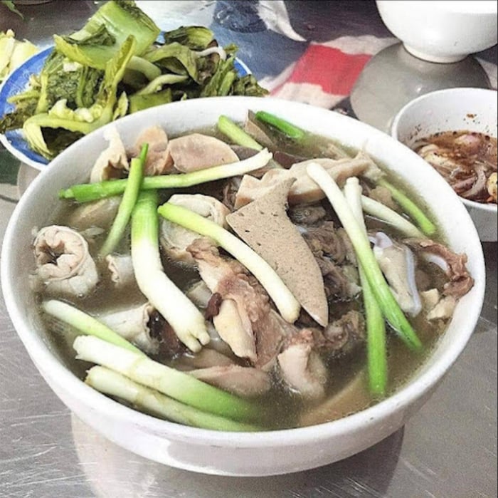 Những quán lòng lợn ngon nức tiếng quận Hà Đông, Hà Nội- Ảnh 4. Những quán lòng lợn ngon nức tiếng quận Hà Đông, Hà Nội- Ảnh 4.