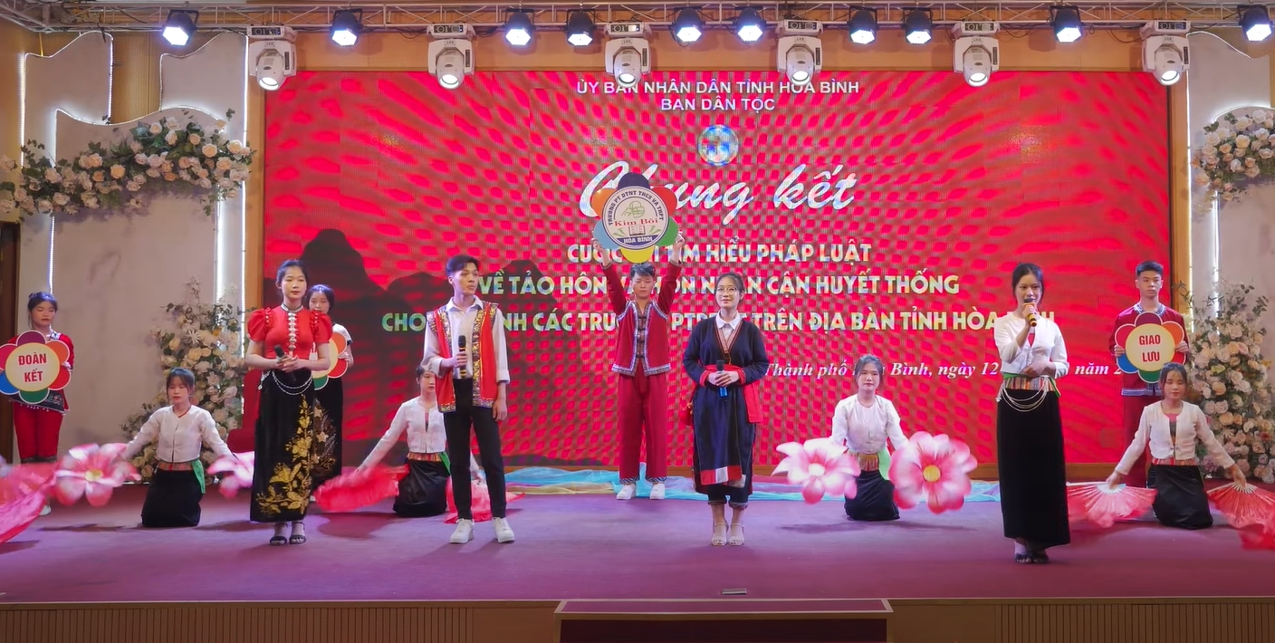 Học sinh trong trường xuất sắc lọt vào vòng Chung kết Cuộc thi tìm hiểu pháp luật về TH-HNCHT cho học sinh các Trường dân tộc nội trú trên địa bàn tỉnh Hòa Bình Học sinh trong trường xuất sắc lọt vào vòng Chung kết Cuộc thi tìm hiểu pháp luật về TH-HNCHT cho học sinh các Trường dân tộc nội trú trên địa bàn tỉnh Hòa Bình