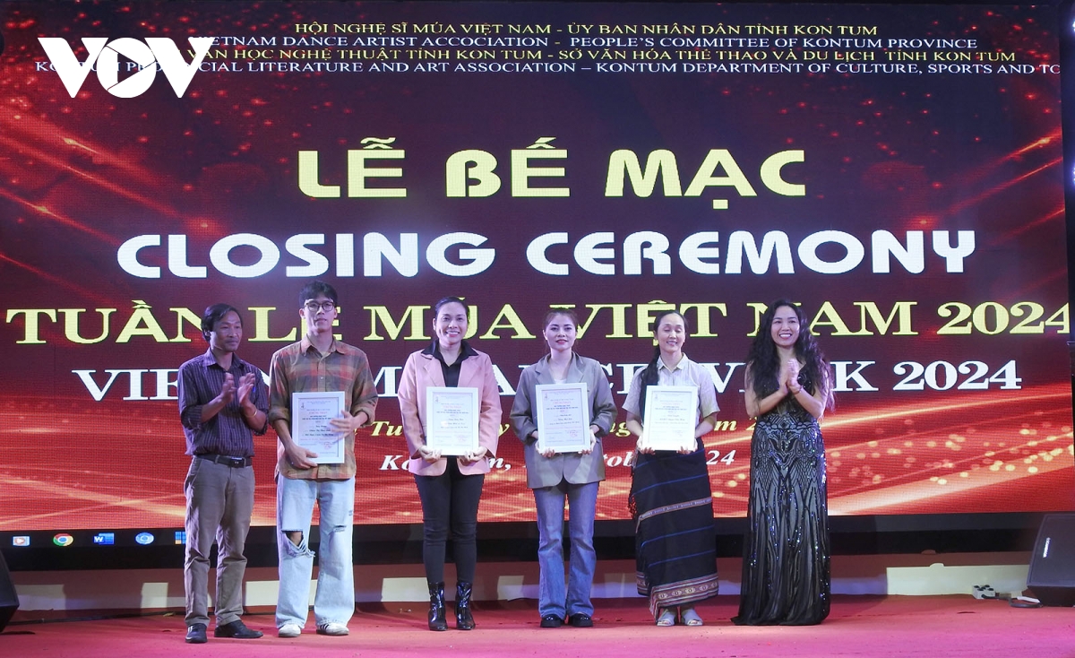 trao giải cuộc thi tác phẩm múa dân tộc và bế mạc tuần lễ múa việt nam năm 2024 hình ảnh 2 trao giai cuoc thi tac pham mua dan toc va be mac tuan le mua viet nam nam 2024 hinh anh 2