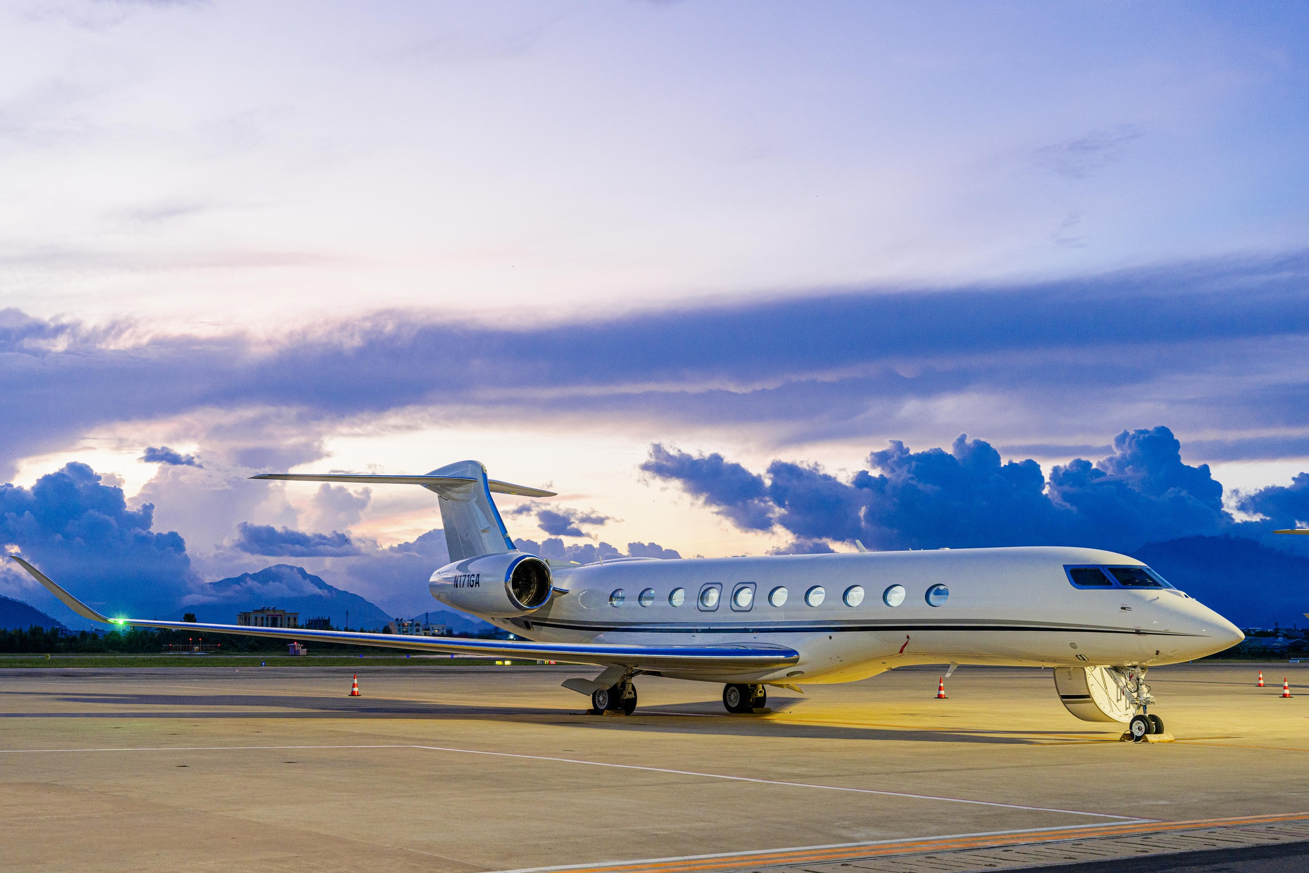 Loạt tàu bay siêu sang Gulfstream đổ bộ sân bay Đà Nẵng - Ảnh 8. Loạt tàu bay siêu sang Gulfstream đổ bộ sân bay Đà Nẵng - Ảnh 8.