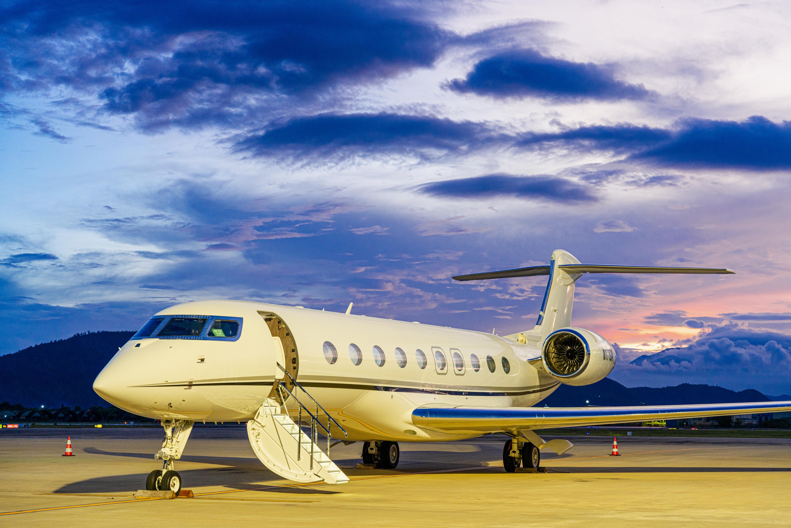 Loạt tàu bay siêu sang Gulfstream đổ bộ sân bay Đà Nẵng - Ảnh 9. Loạt tàu bay siêu sang Gulfstream đổ bộ sân bay Đà Nẵng - Ảnh 9.