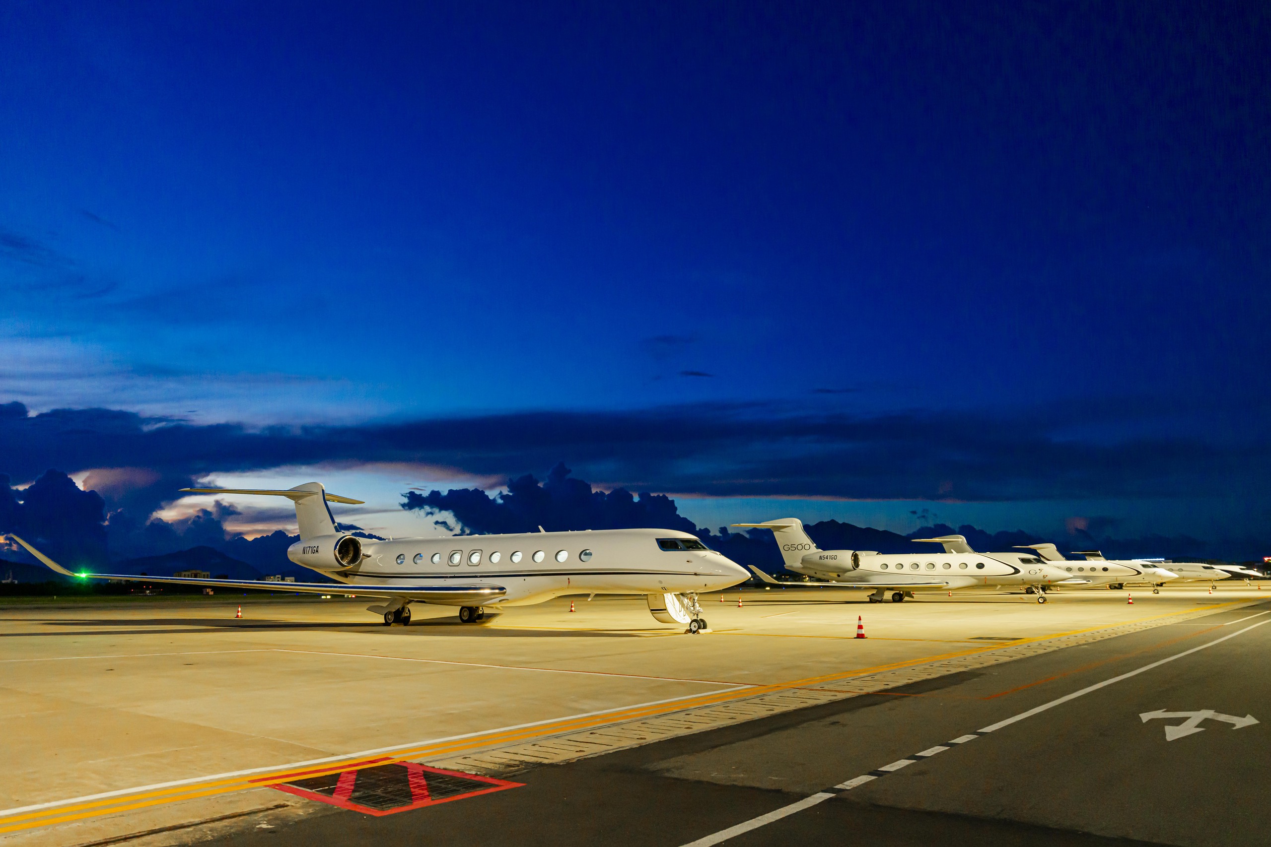 Loạt tàu bay siêu sang Gulfstream đổ bộ sân bay Đà Nẵng - Ảnh 13. Loạt tàu bay siêu sang Gulfstream đổ bộ sân bay Đà Nẵng - Ảnh 13.