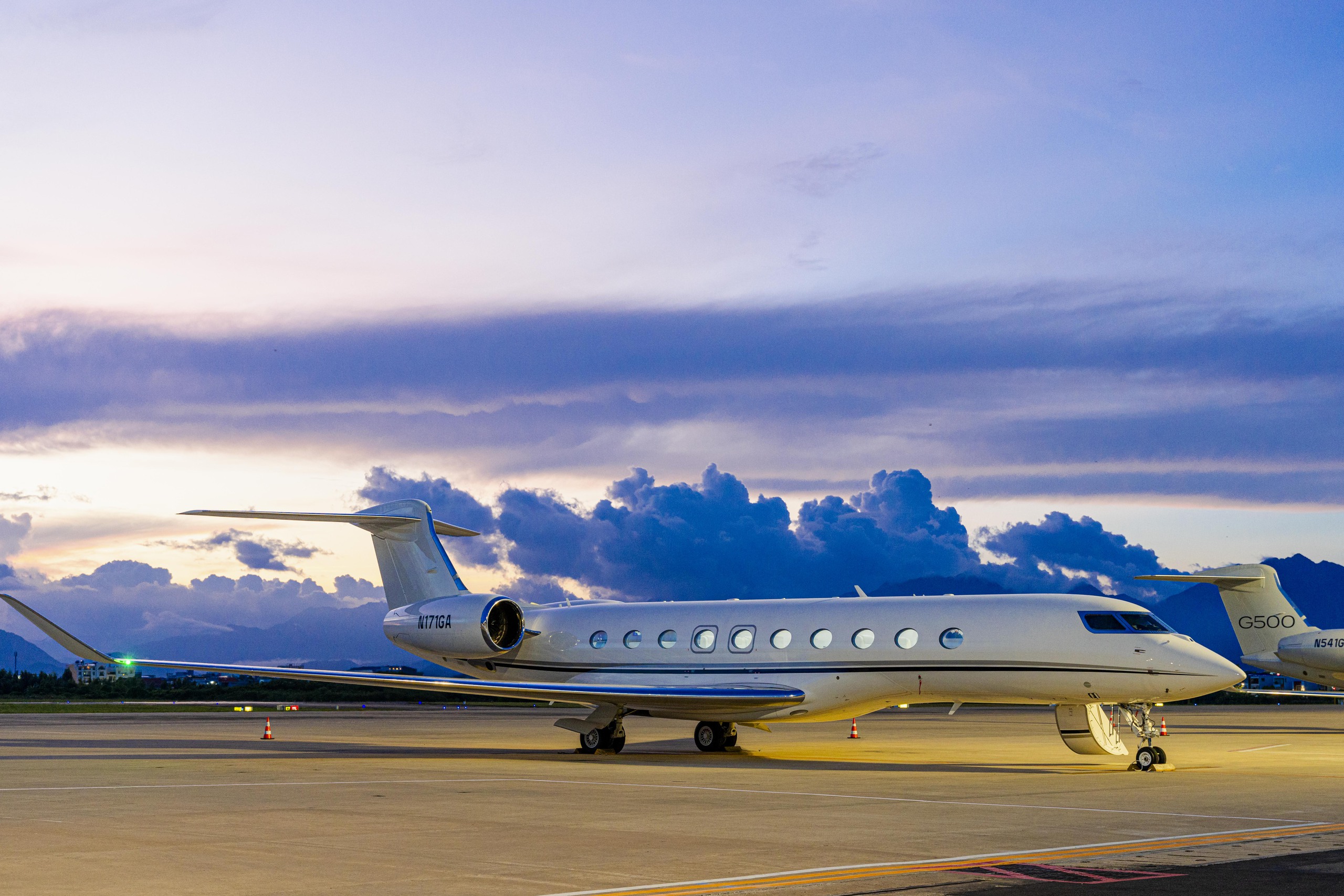 Loạt tàu bay siêu sang Gulfstream đổ bộ sân bay Đà Nẵng - Ảnh 16. Loạt tàu bay siêu sang Gulfstream đổ bộ sân bay Đà Nẵng - Ảnh 16.