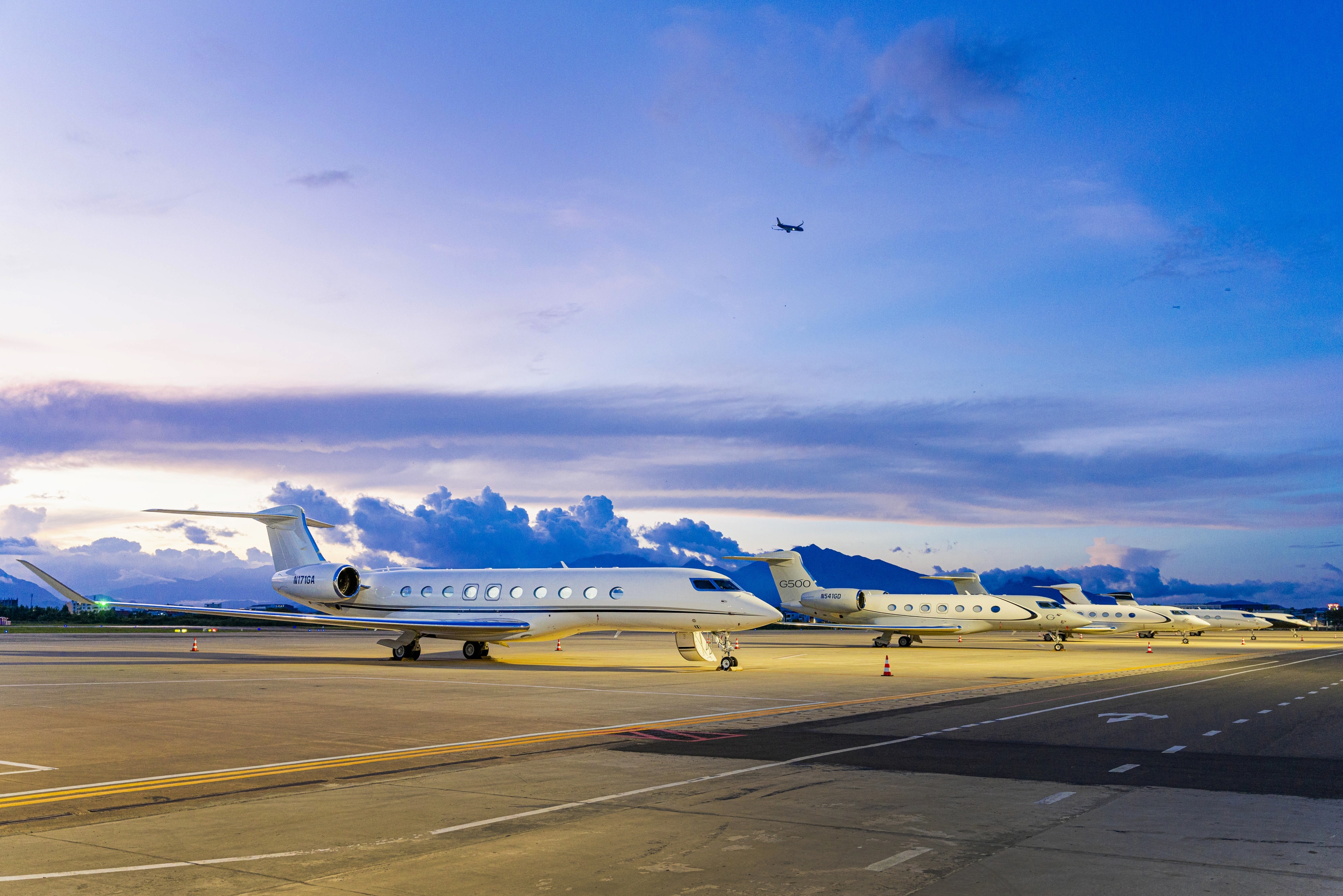 Loạt tàu bay siêu sang Gulfstream đổ bộ sân bay Đà Nẵng - Ảnh 17. Loạt tàu bay siêu sang Gulfstream đổ bộ sân bay Đà Nẵng - Ảnh 17.
