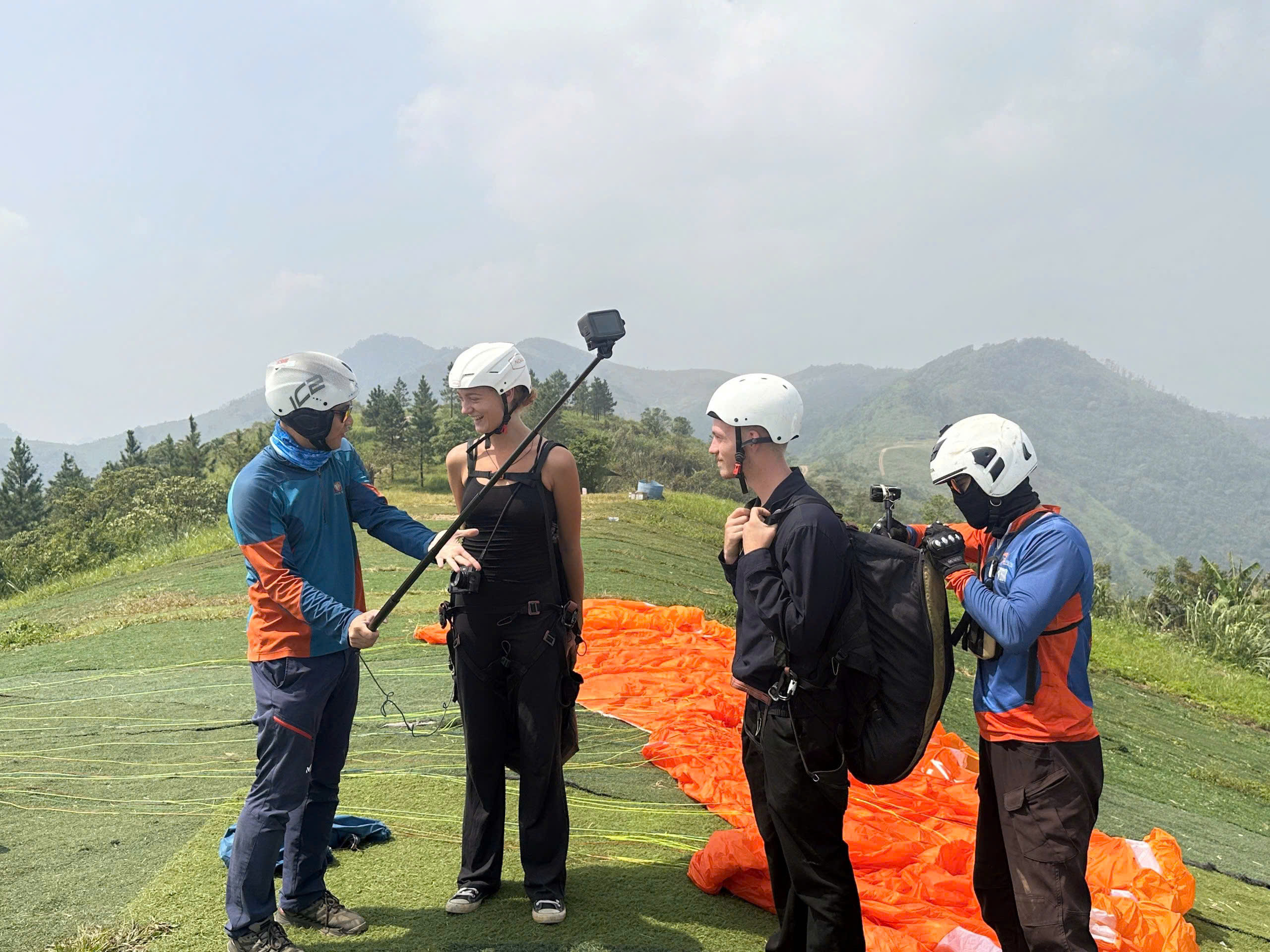 Thú bay dù lượn thu hút những tâm hồn mê khám phá - Ảnh 7. Thú bay dù lượn thu hút những tâm hồn mê khám phá - Ảnh 7.
