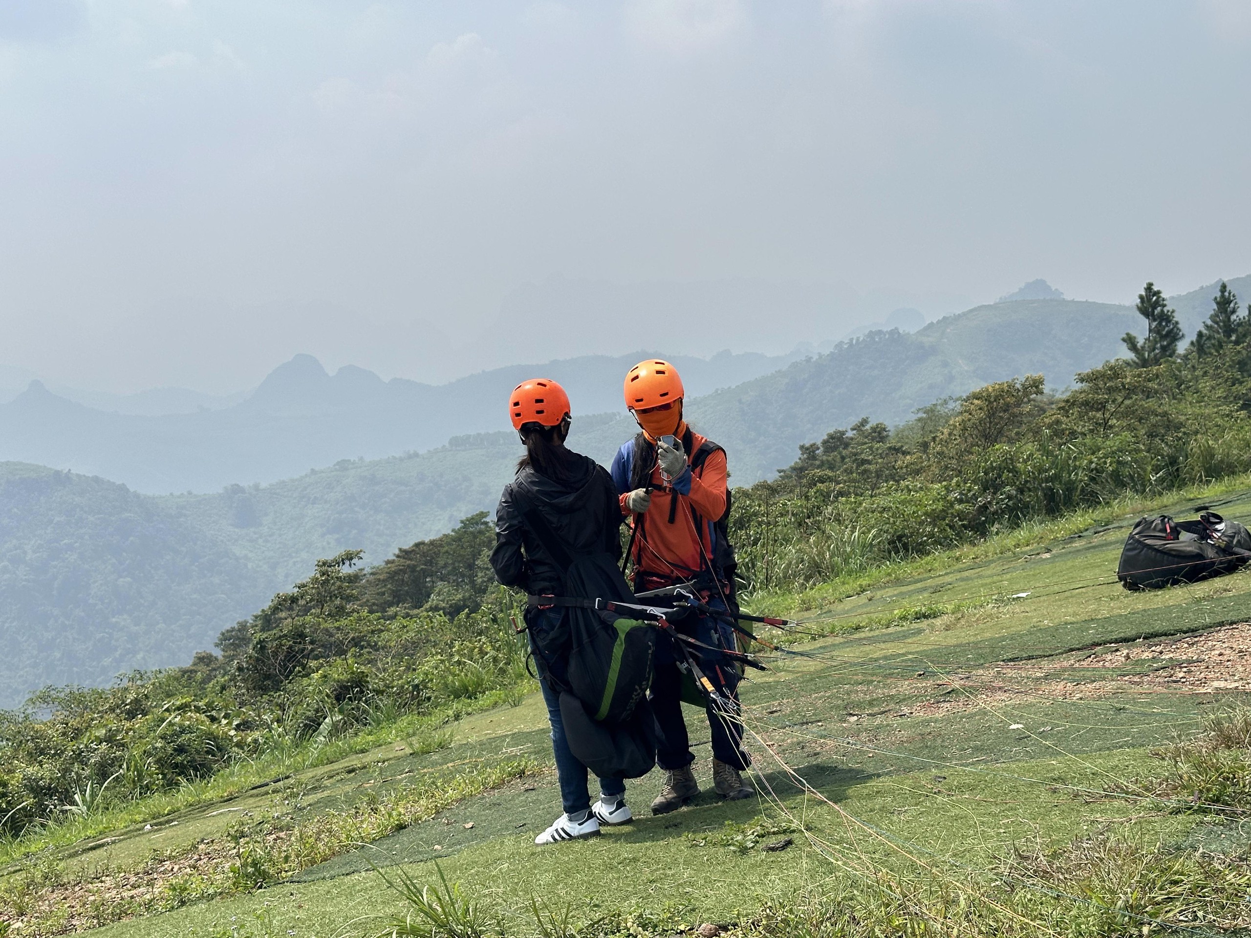 Thú bay dù lượn thu hút những tâm hồn mê khám phá - Ảnh 8. Thú bay dù lượn thu hút những tâm hồn mê khám phá - Ảnh 8.