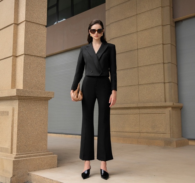 Thiết kế suit cách điệu giúp phái nữ tự tin khẳng định cá tính- Ảnh 3. Thiết kế suit cách điệu giúp phái nữ tự tin khẳng định cá tính- Ảnh 3.
