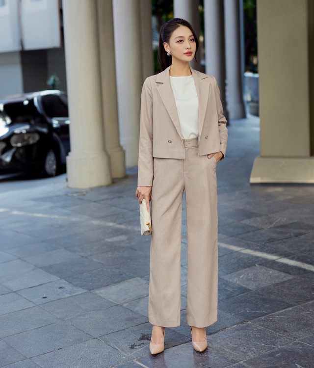 Thiết kế suit cách điệu giúp phái nữ tự tin khẳng định cá tính- Ảnh 7. Thiết kế suit cách điệu giúp phái nữ tự tin khẳng định cá tính- Ảnh 7.