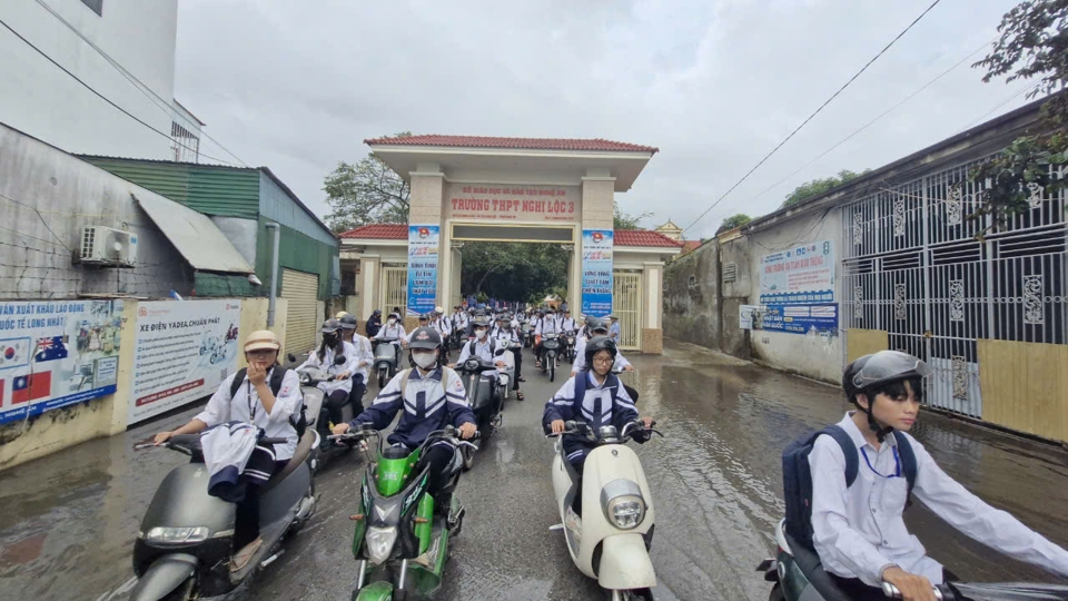 Cuộc vận động nhằm định hướng giúp học sinh ý thức, nhận thức hơn nữa về mặt lợi, mặt hại của chiếc điện thoại với bản thân.