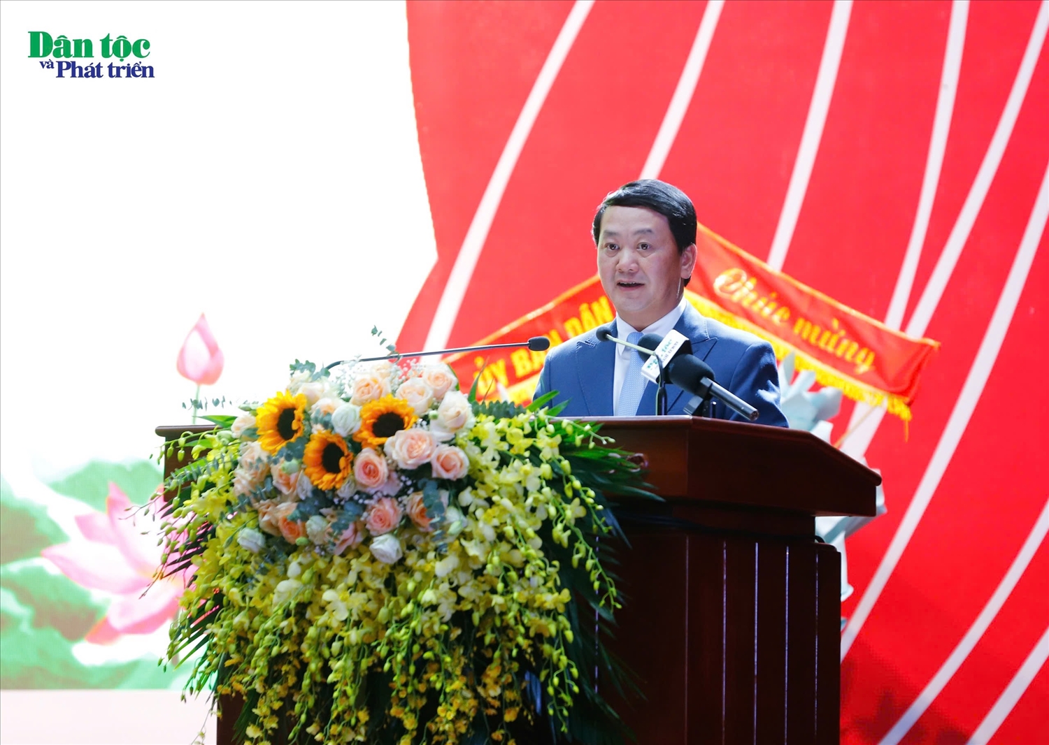 “Đồng bào các DTTS đã chung sức, đồng lòng, góp sức cùng Nhân dân cả nước trong công cuộc đổi mới và bảo vệ đất nước” 2 “Đồng bào các DTTS đã chung sức, đồng lòng, góp sức cùng Nhân dân cả nước trong công cuộc đổi mới và bảo vệ đất nước” 2