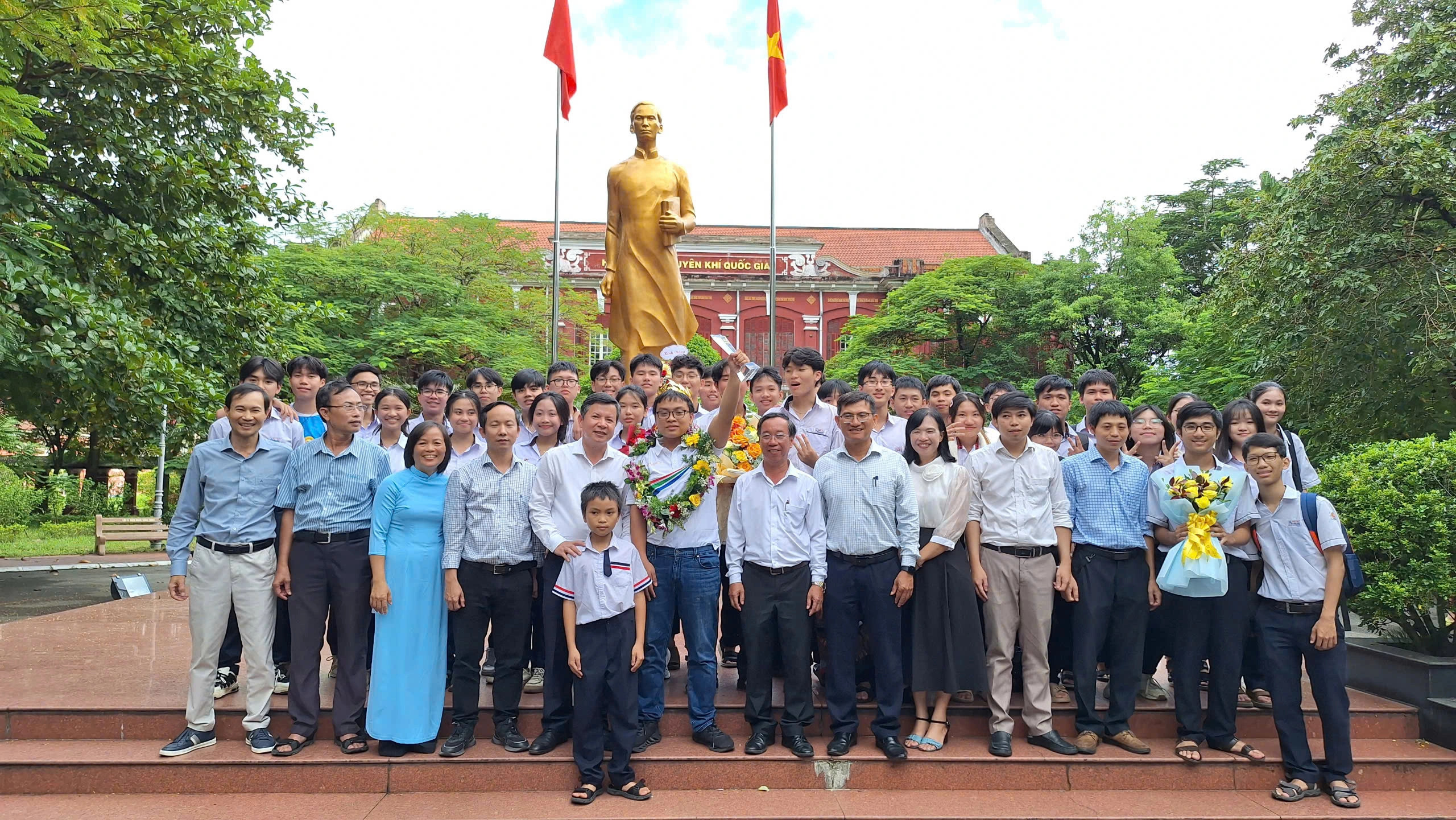 Vì sao miền Trung có nhiều quán quân Đường lên đỉnh Olympia?- Ảnh 3. Vì sao miền Trung có nhiều quán quân Đường lên đỉnh Olympia?- Ảnh 3.