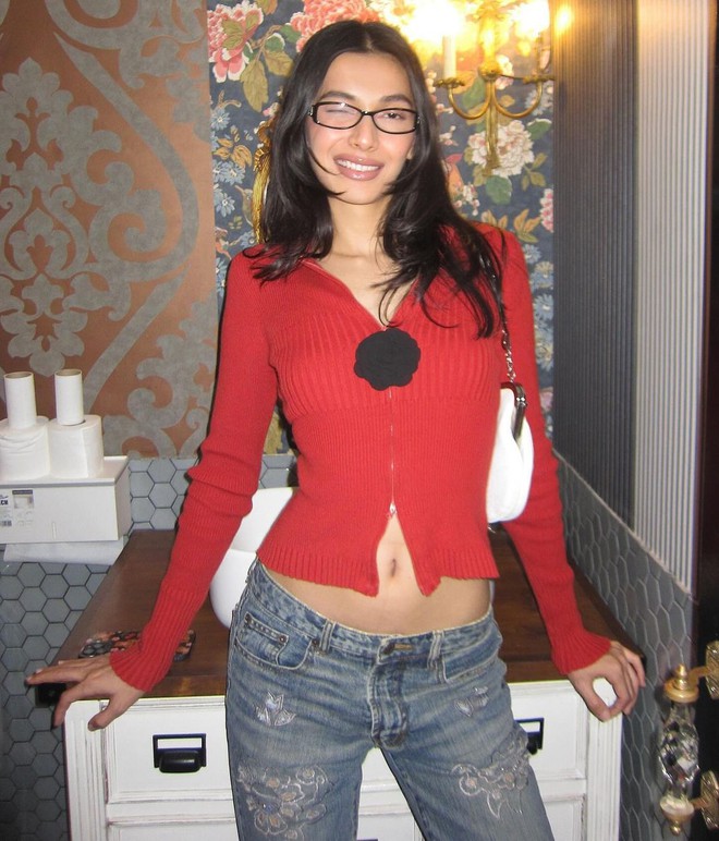 Biến hóa phong cách không giới hạn với áo crop top- Ảnh 6. Biến hóa phong cách không giới hạn với áo crop top- Ảnh 6.
