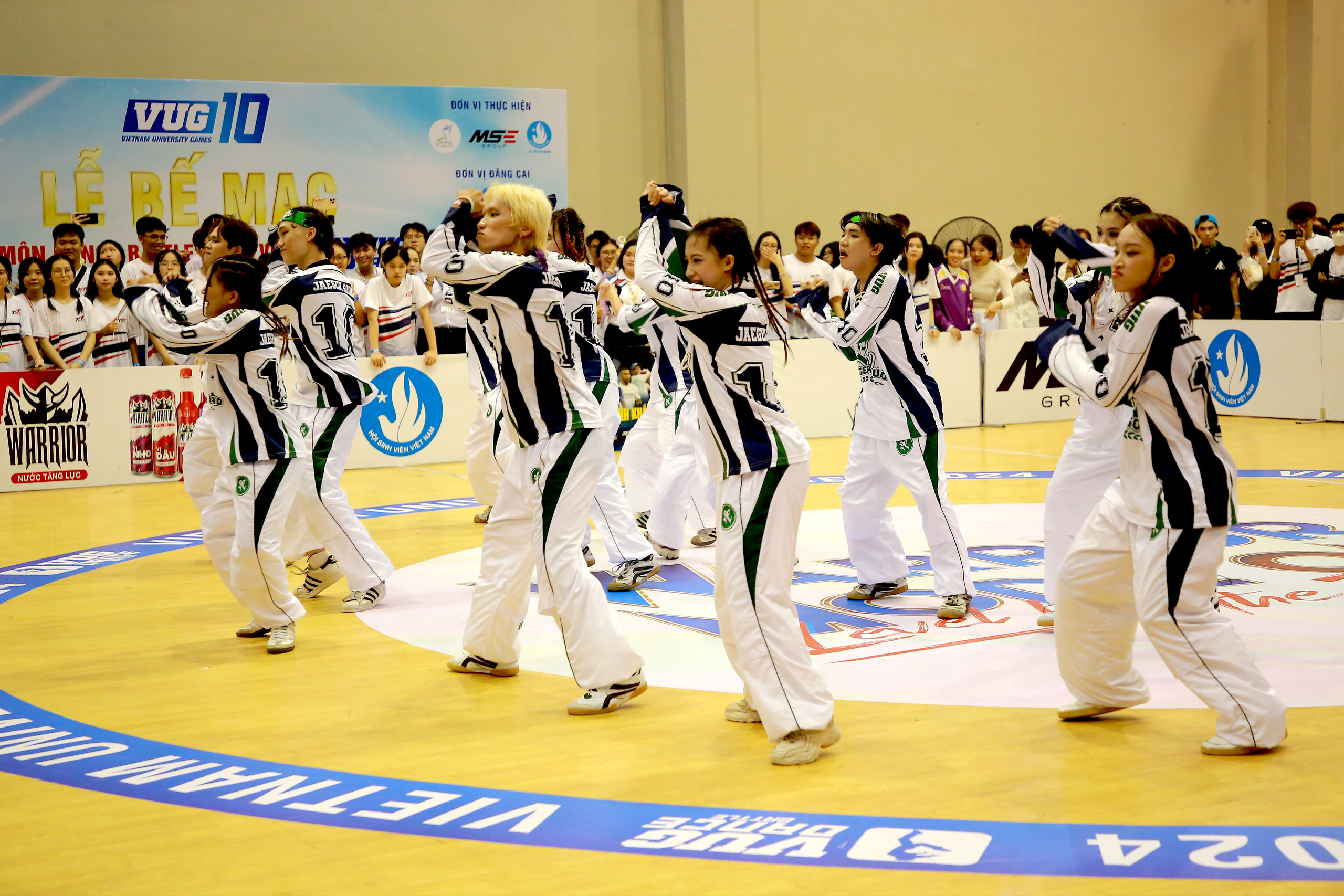 Cuộc đối đầu của những 'chiến binh' trên sàn nhảy đối kháng VUG 2024- Ảnh 2. Cuộc đối đầu của những 'chiến binh' trên sàn nhảy đối kháng VUG 2024- Ảnh 2.