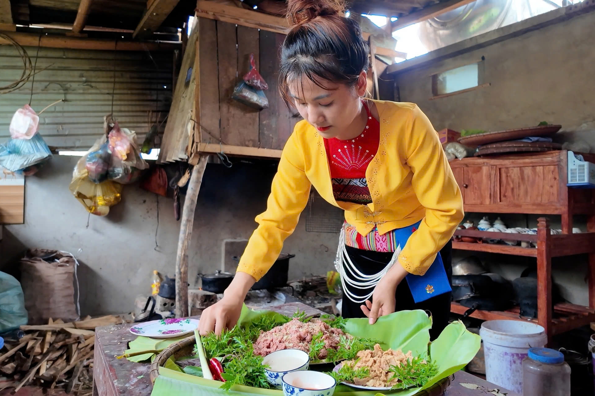 Loại củ rừng to bự này khử tanh cực tốt, ở Phú Thọ dân đào về làm món ngon - Ảnh 2.