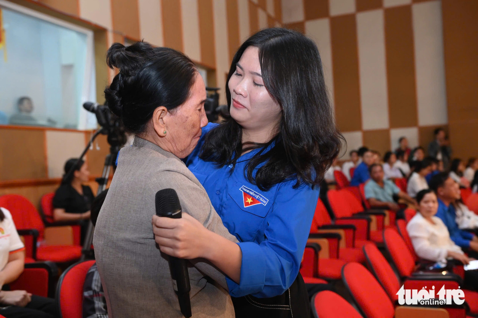 Cuộc sống gian khó nhưng luôn có món quà - Ảnh 2. Cuộc sống gian khó nhưng luôn có món quà - Ảnh 2.