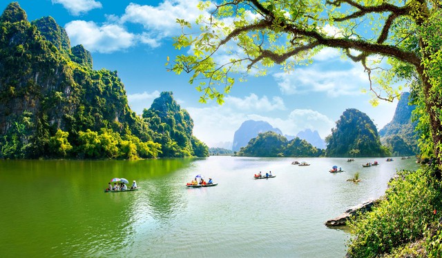 Xây dựng Ninh Bình trở thành điểm đến nổi tiếng thu hút các nhà làm phim trên thế giới - Ảnh 6. Xây dựng Ninh Bình trở thành điểm đến nổi tiếng thu hút các nhà làm phim trên thế giới - Ảnh 6.