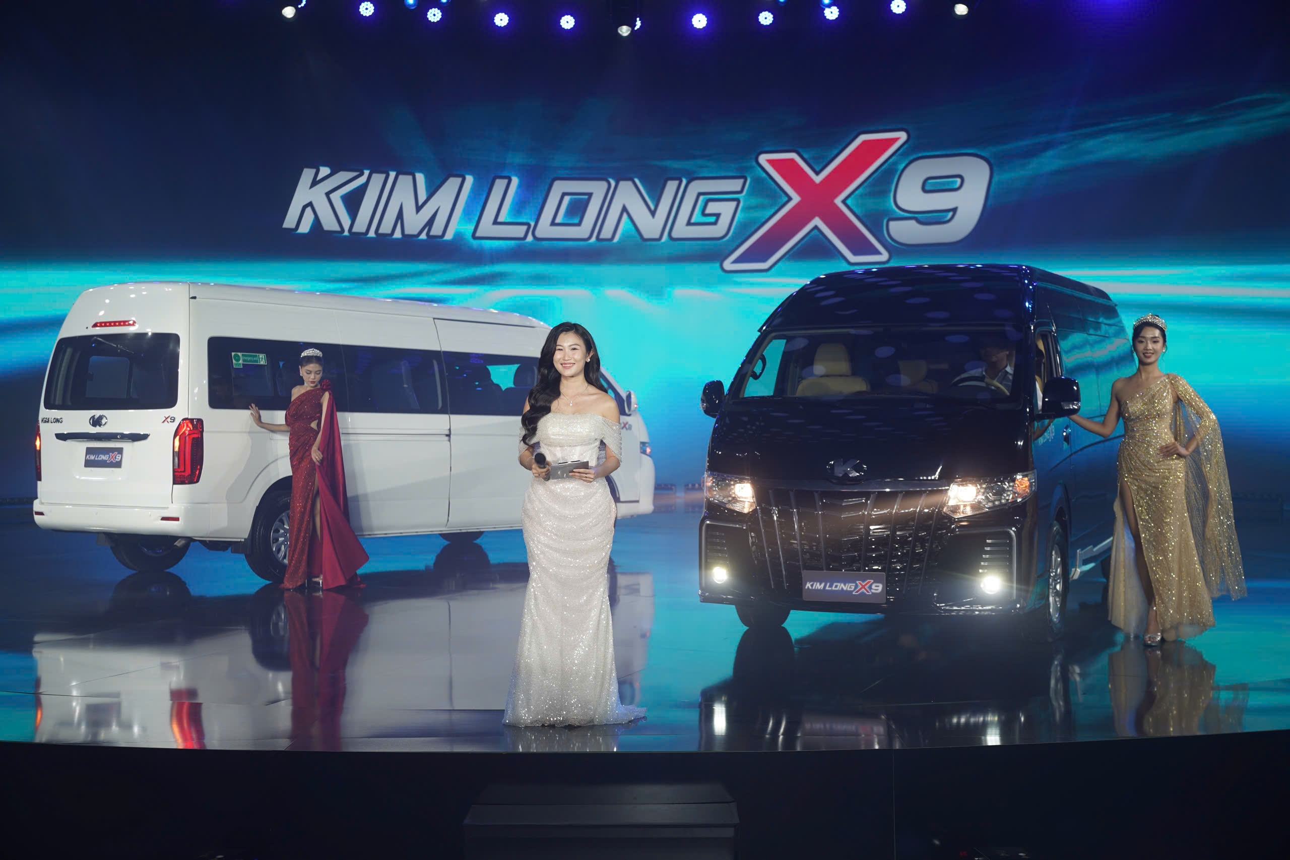 Xe minibus Kim Long X9 vừa ra mắt ở Huế có gì đặc biệt?- Ảnh 2. Xe minibus Kim Long X9 vừa ra mắt ở Huế có gì đặc biệt?- Ảnh 2.