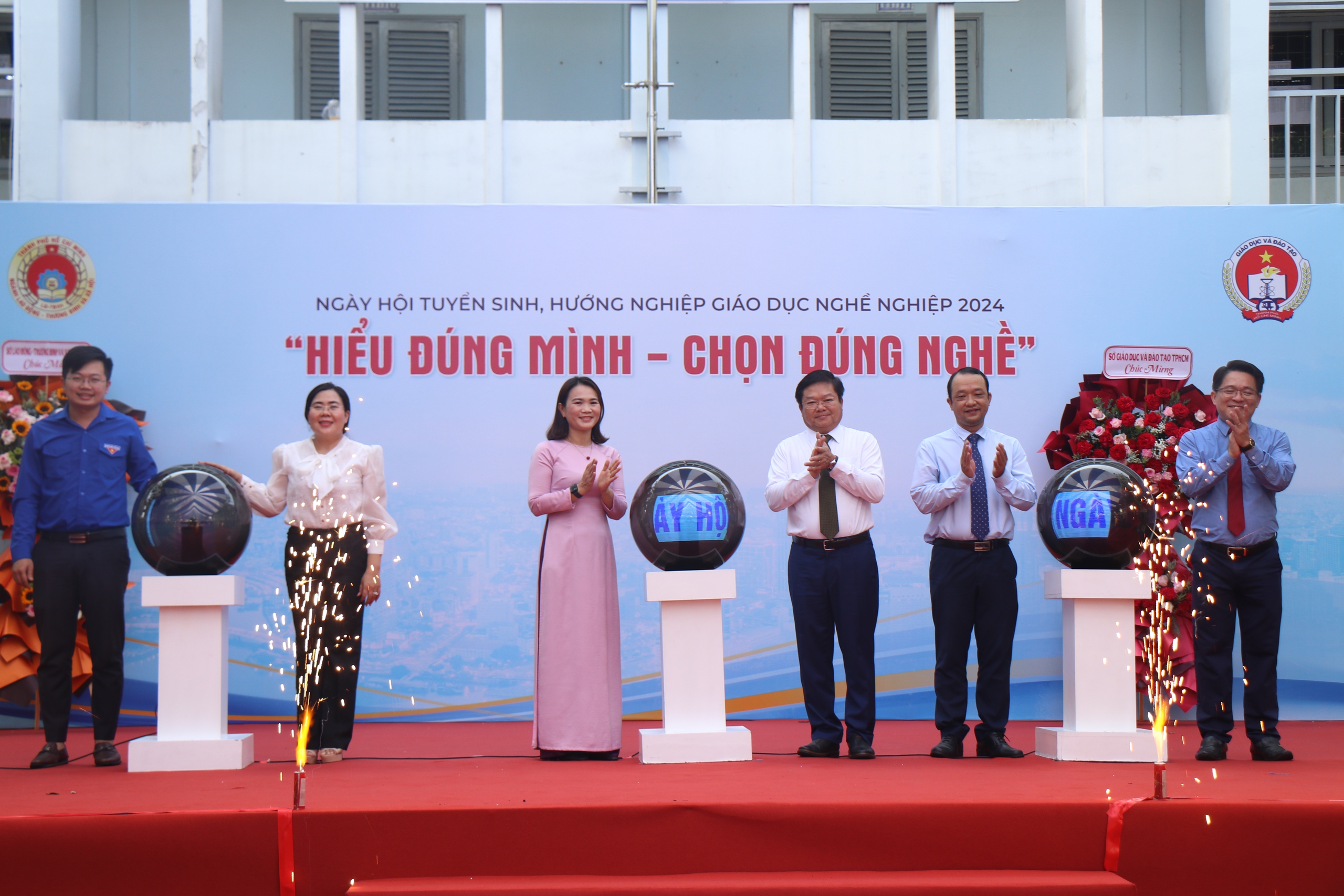 Học sinh TP.HCM hào hứng với ngày hội hướng nghiệp 'Hiểu đúng mình - Chọn đúng nghề'- Ảnh 3. Học sinh TP.HCM hào hứng với ngày hội hướng nghiệp 'Hiểu đúng mình - Chọn đúng nghề'- Ảnh 3.