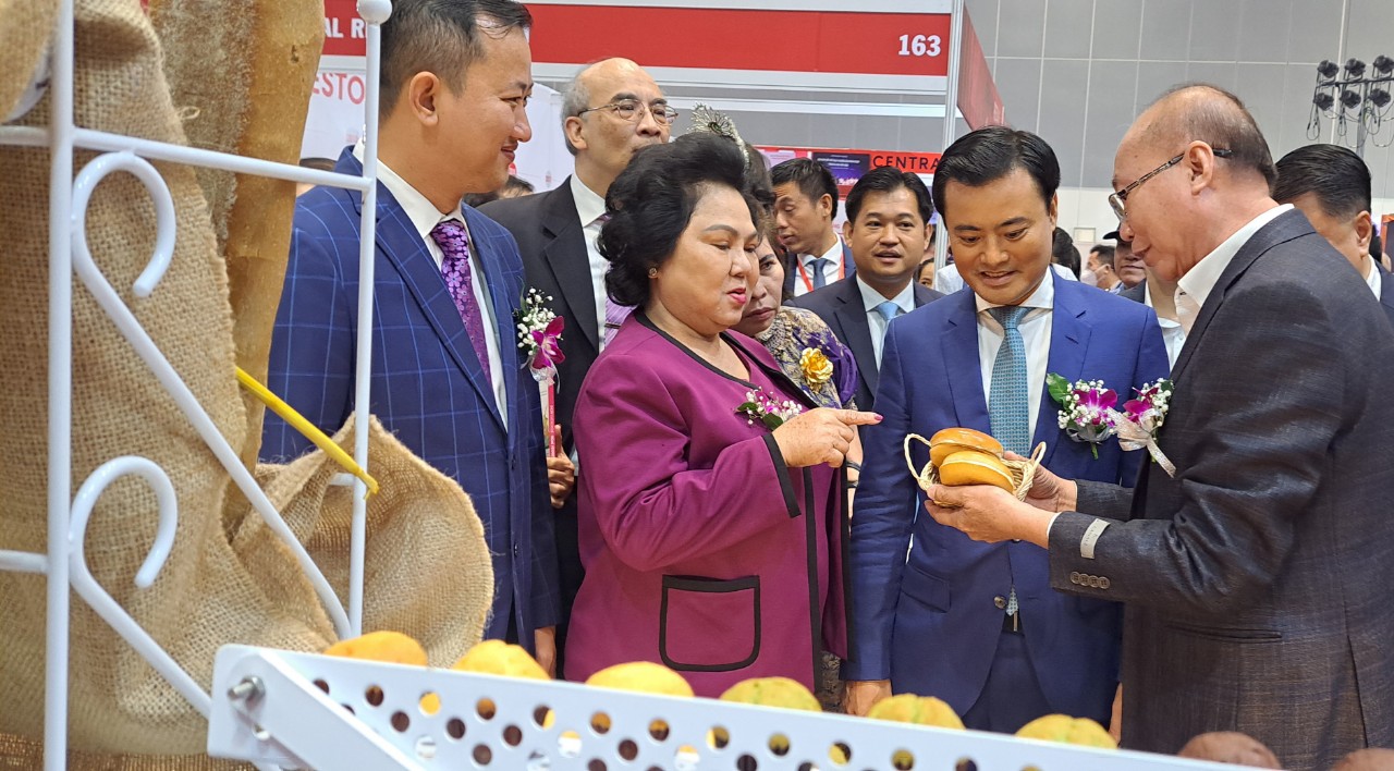 “Sướng” với đủ loại đặc sản trình làng ở TP HCM - Ảnh 2. “Sướng” với đủ loại đặc sản trình làng ở TP HCM - Ảnh 2.