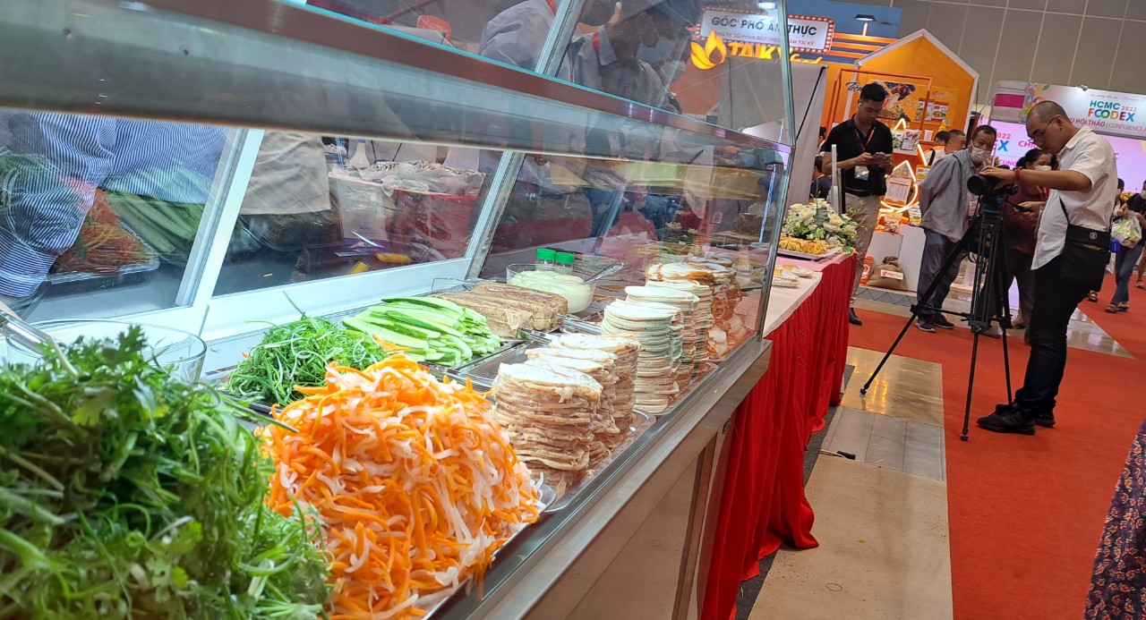 “Sướng” với đủ loại đặc sản trình làng ở TP HCM - Ảnh 3. “Sướng” với đủ loại đặc sản trình làng ở TP HCM - Ảnh 3.