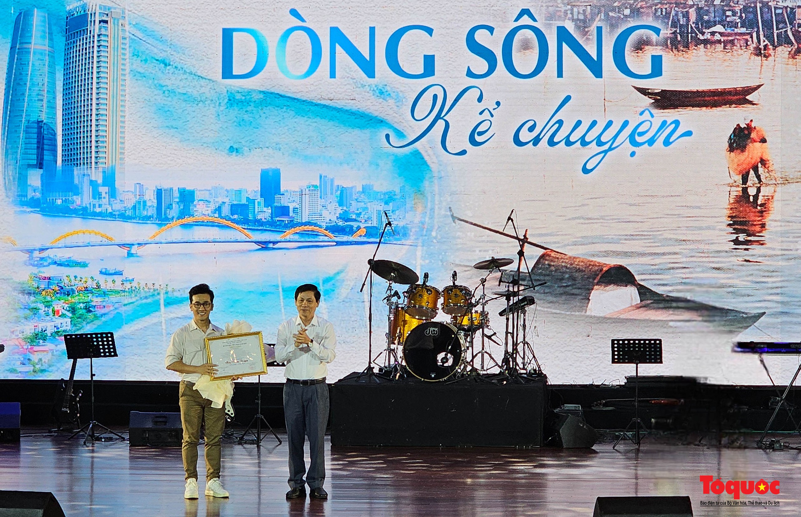 Chương trình nghệ thuật của Nhà hát Trưng Vương kể chuyện về Đà Nẵng - Ảnh 2. Chương trình nghệ thuật của Nhà hát Trưng Vương kể chuyện về Đà Nẵng - Ảnh 2.