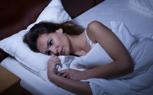 Mất ngủ ở tuổi mãn kinh, tiền mãn kinh, chị em U40 cần biết điều này để có giấc ngủ ngon hơn và sâu hơn- Ảnh 3. Mất ngủ ở tuổi mãn kinh, tiền mãn kinh, chị em U40 cần biết điều này để có giấc ngủ ngon hơn và sâu hơn- Ảnh 3.