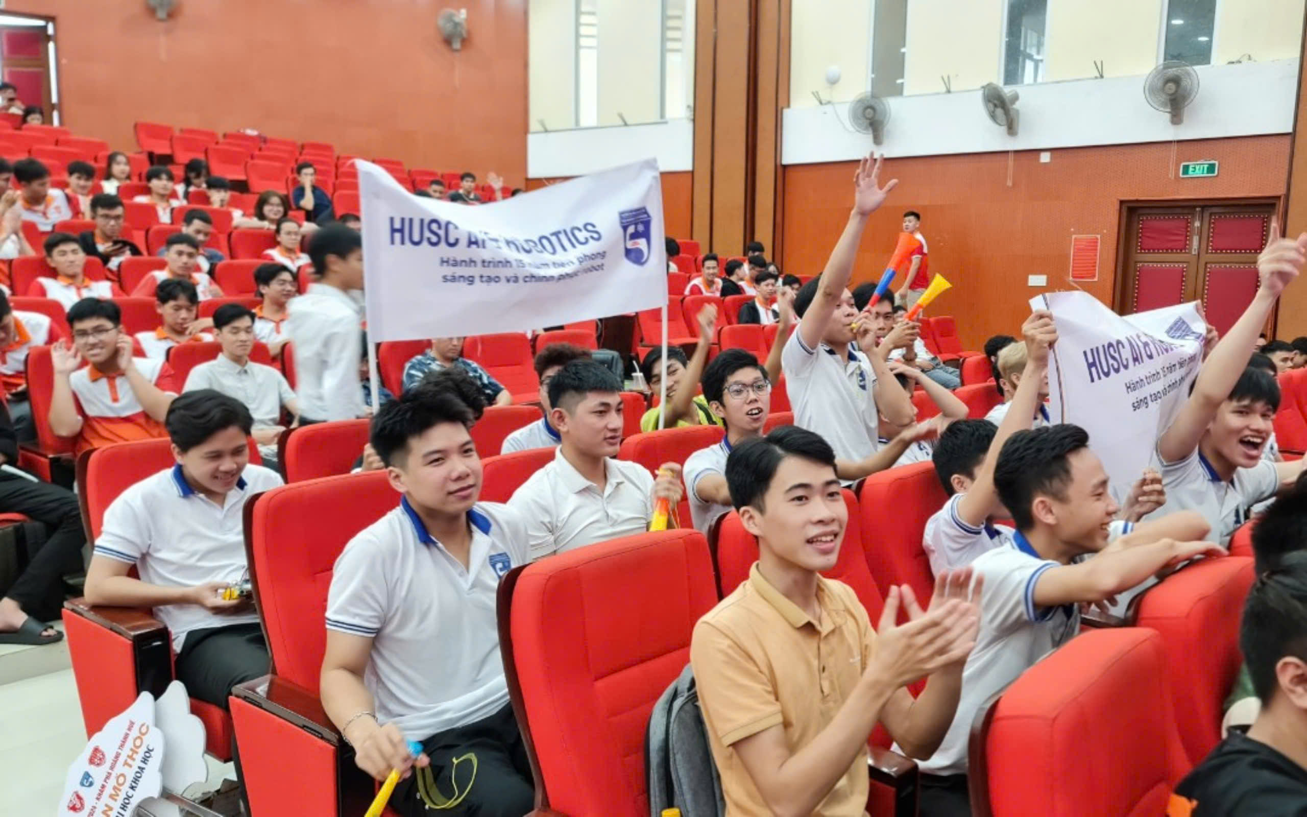 Trường ĐH Khoa học Huế đoạt 3 giải Robocon 'Khám phá hoàng thành Huế'- Ảnh 2. Trường ĐH Khoa học Huế đoạt 3 giải Robocon 'Khám phá hoàng thành Huế'- Ảnh 2.